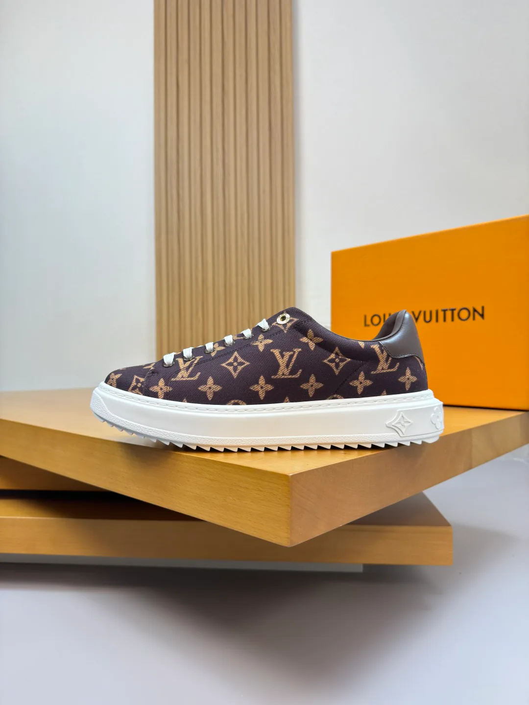 Кроссовки Женские Louis Vuitton 2652662
