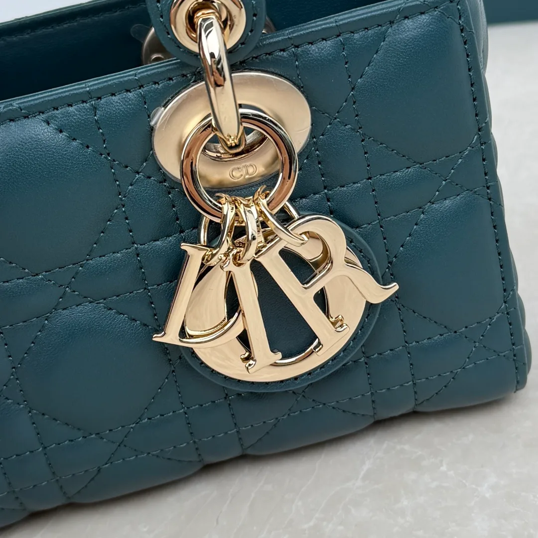 Классические Сумки Женские Christian Dior 18242050