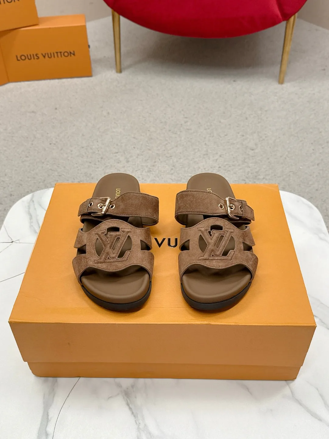 Шлепанцы Женские Louis Vuitton 18235698