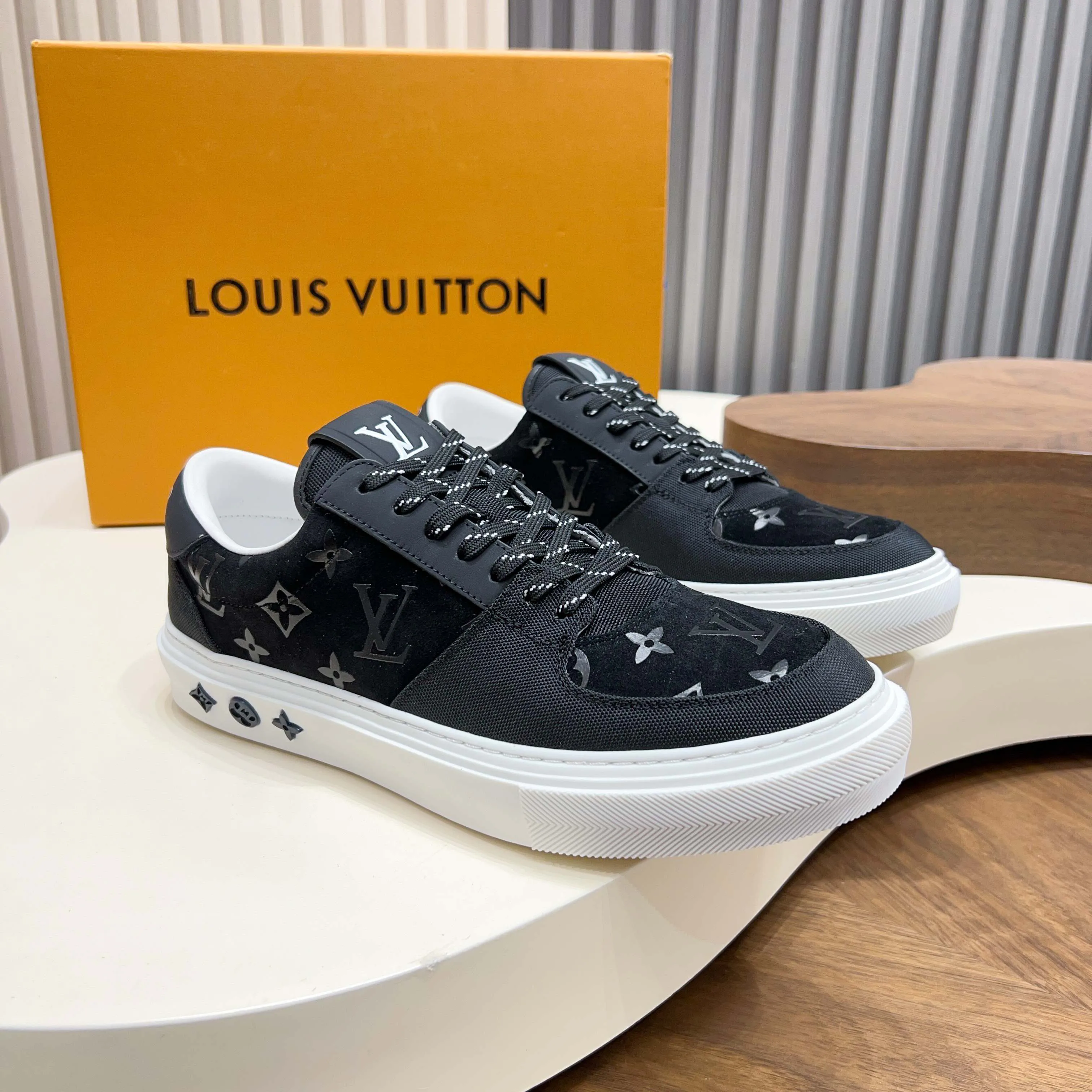 Кроссовки Мужские Louis Vuitton 18117093