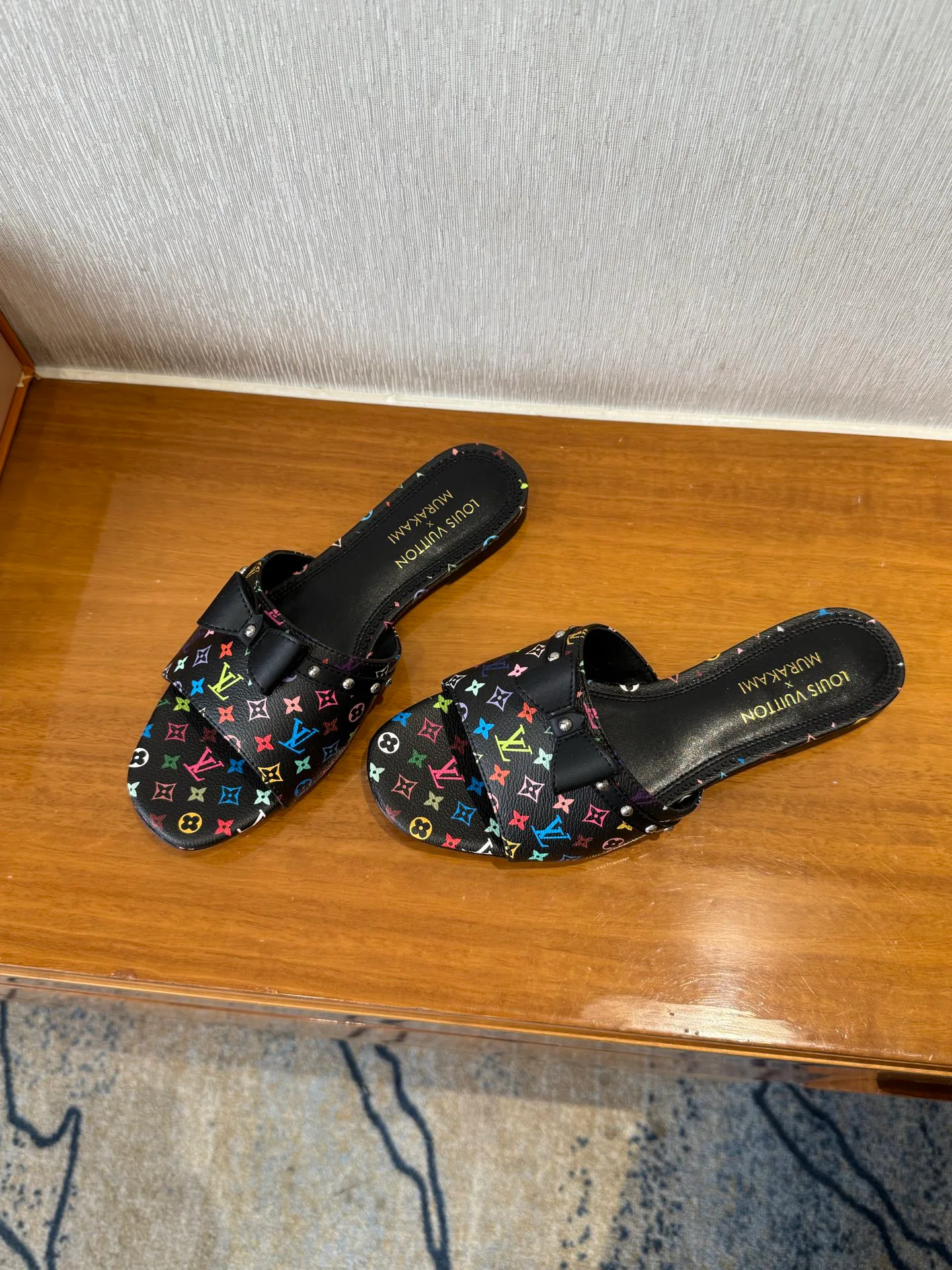 Шлепанцы Женские Louis Vuitton 23249