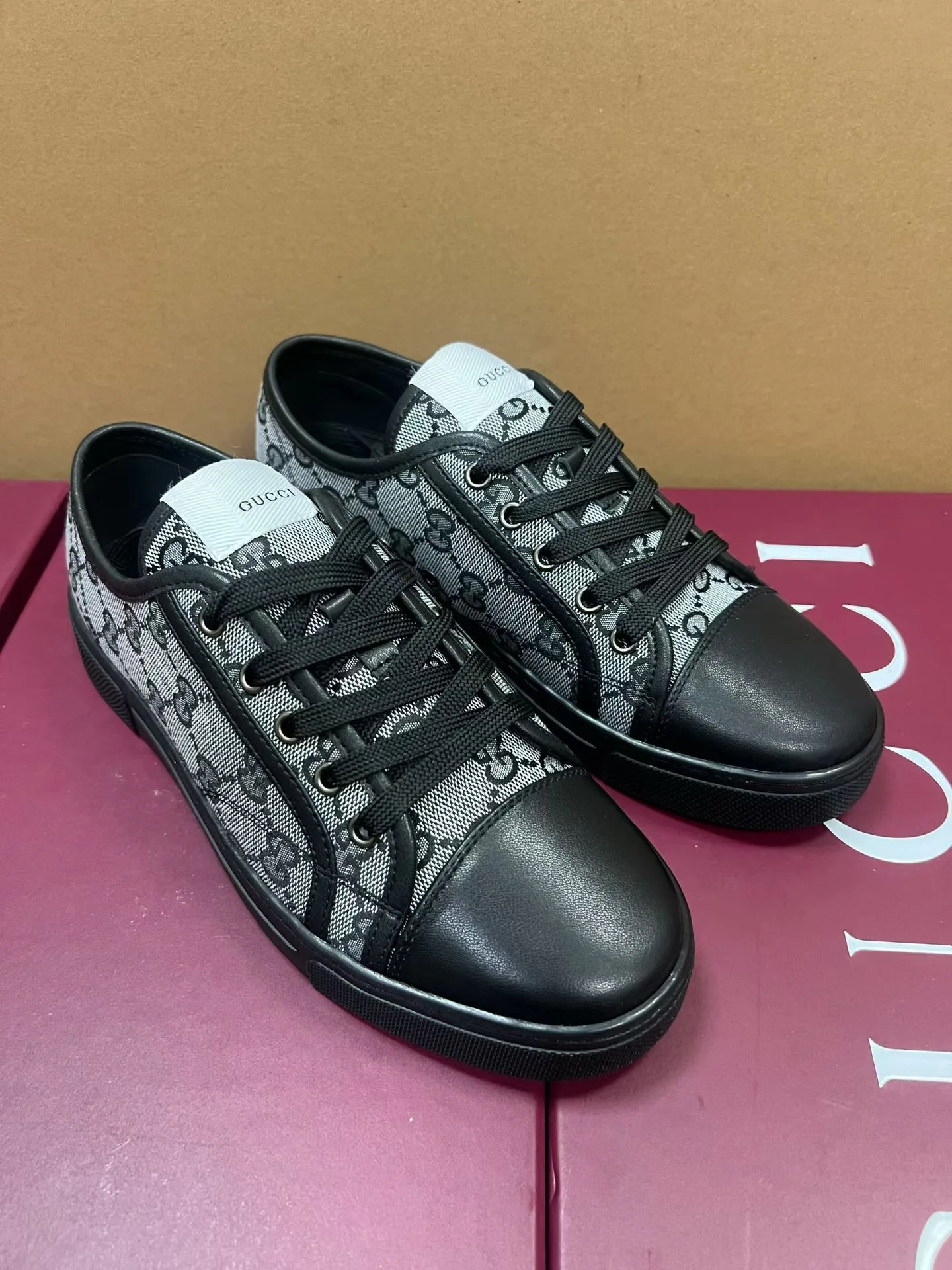 Кроссовки Женские Gucci 11517901