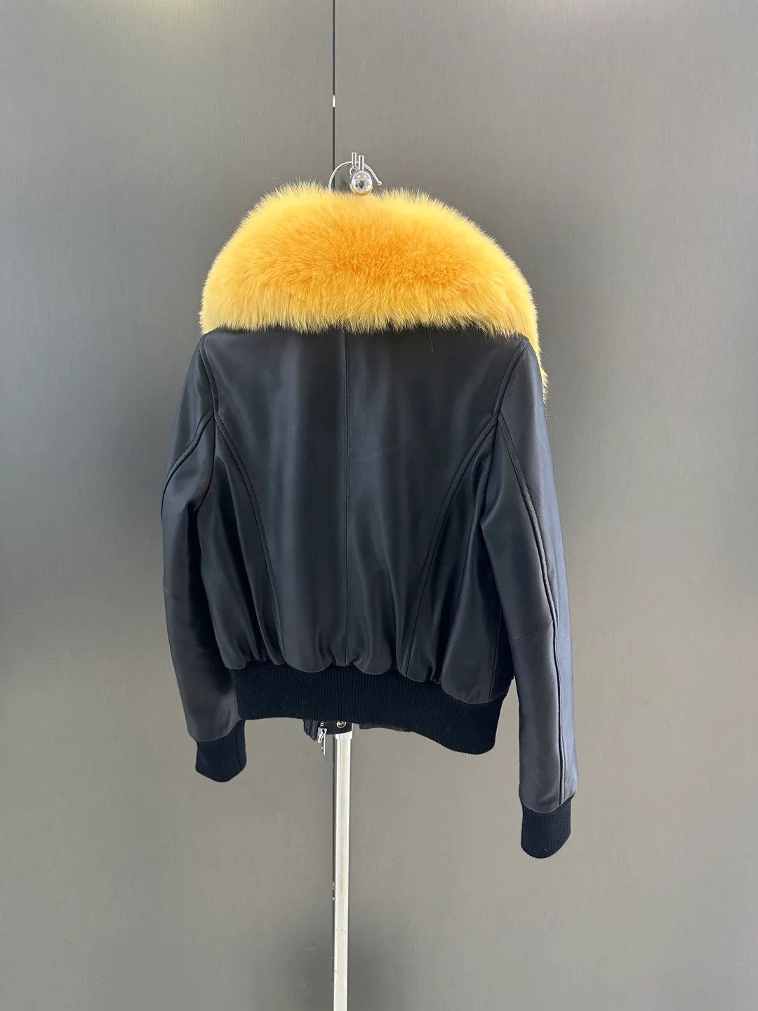 Кожаные Куртки И Дублёнки Женские Celine 836055