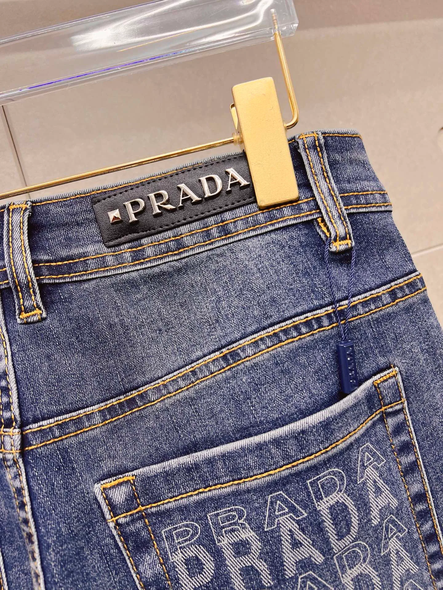 Джинсы Мужские Prada 18098425