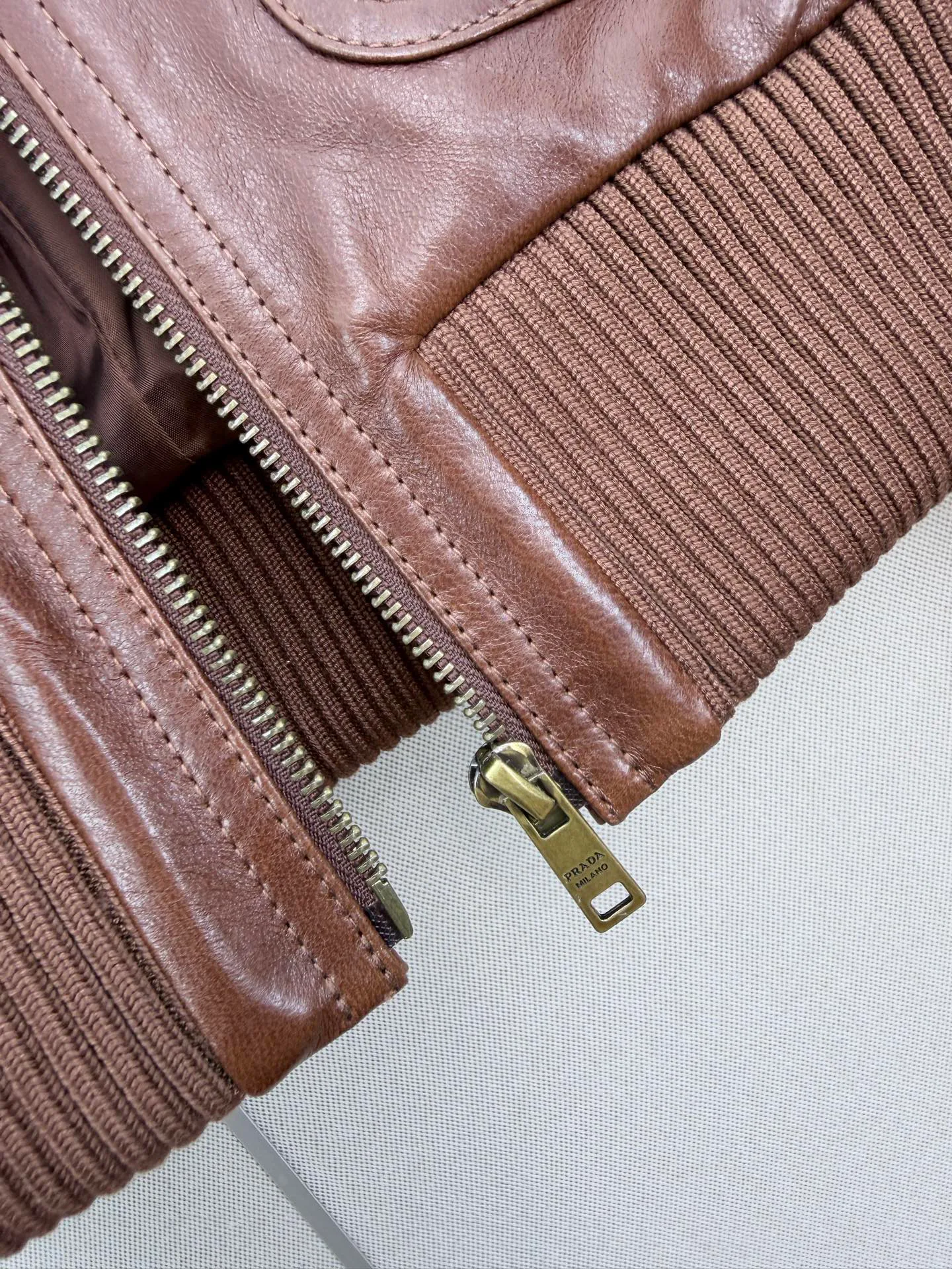 Кожаные Куртки И Дублёнки Женские Prada 18535546