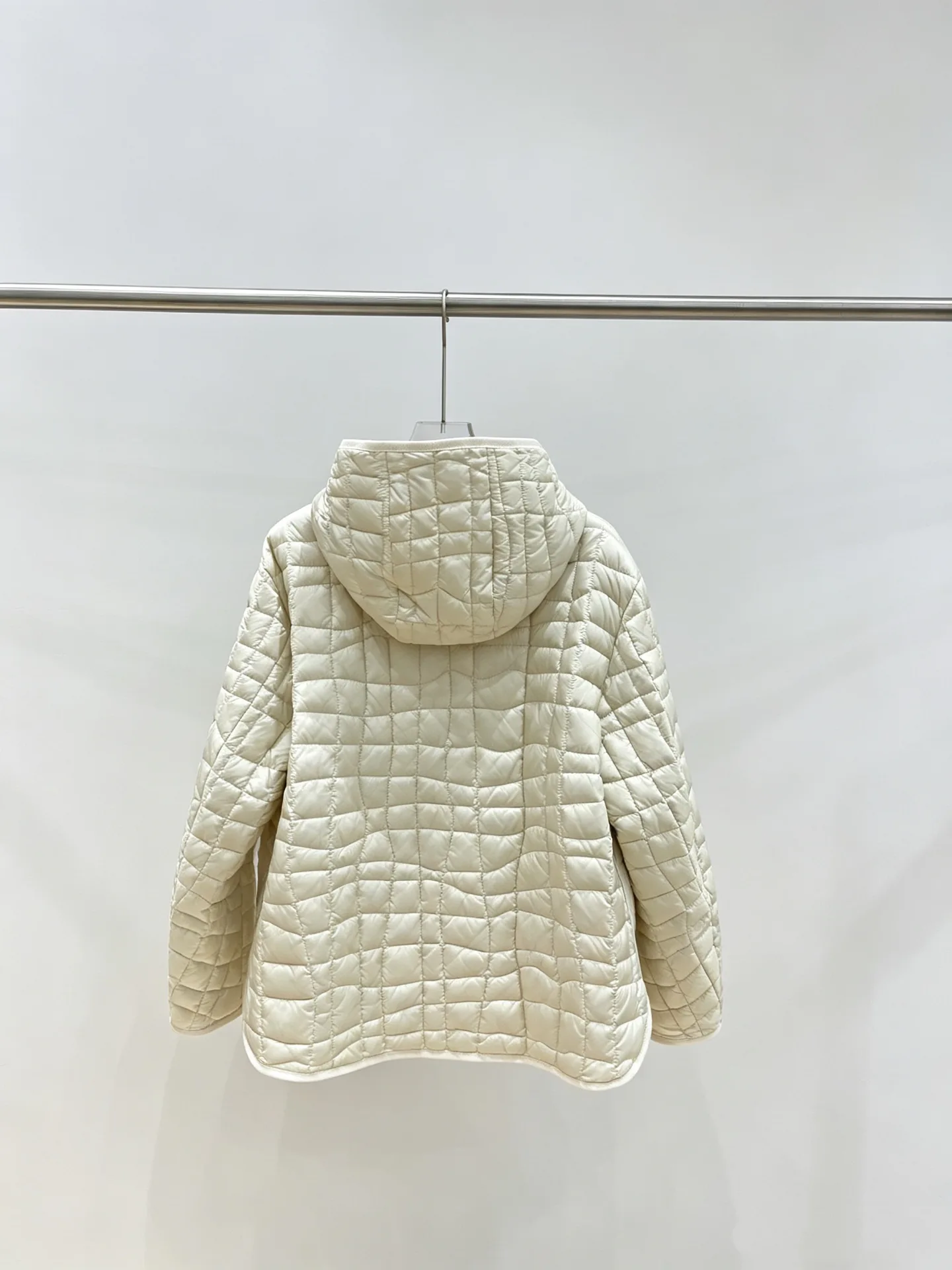 Куртки И Пуховики Женские Moncler 18849943