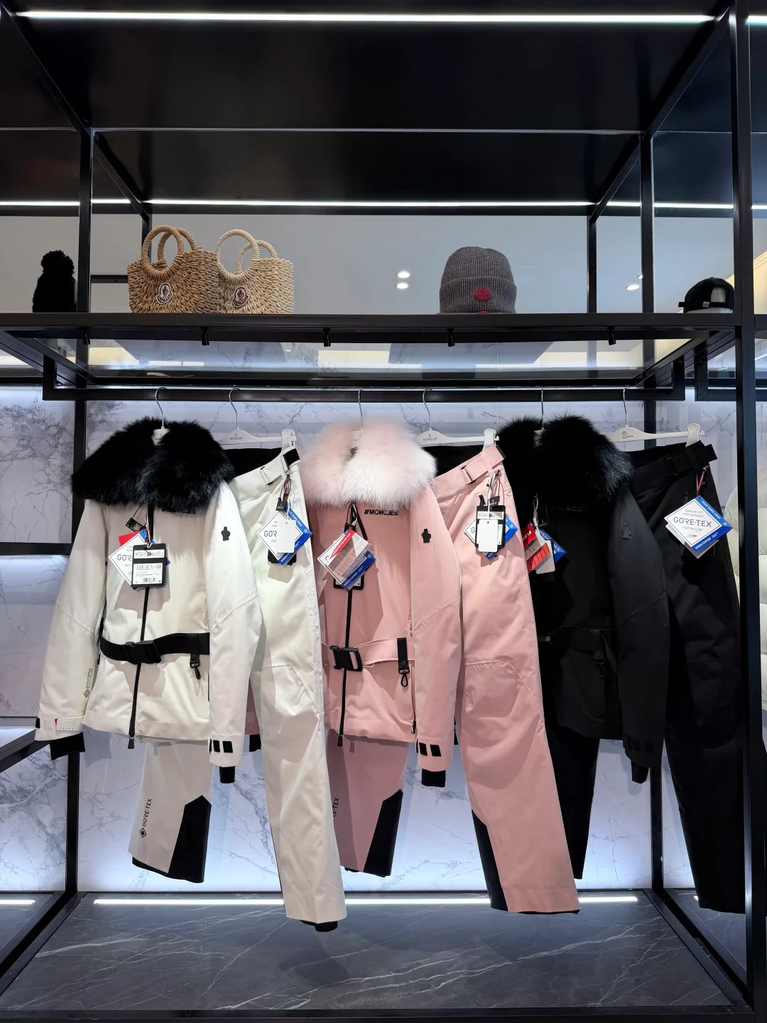 Куртки И Пуховики Женские Moncler 18133608
