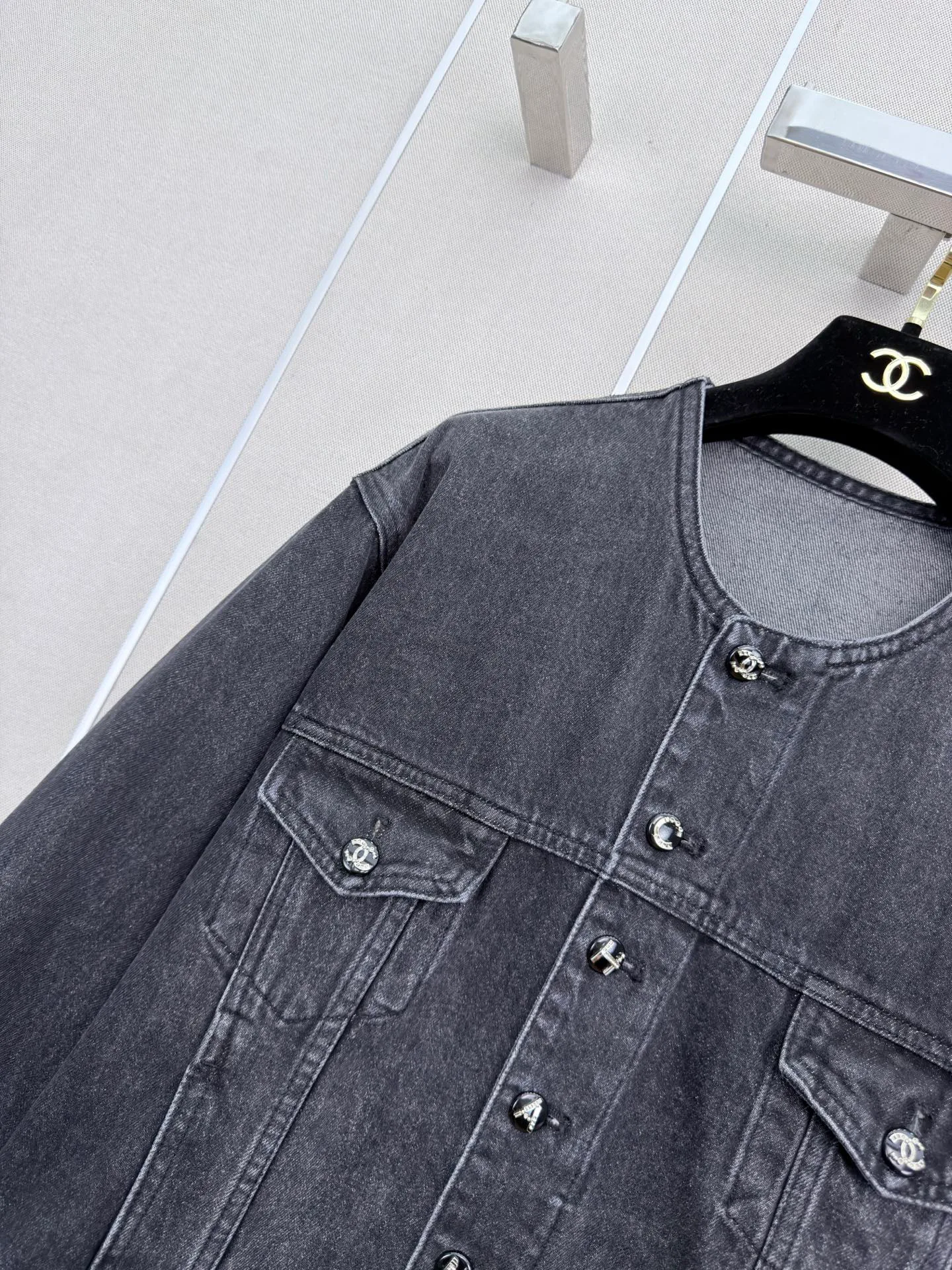 Куртки И Пуховики Женские Chanel 18245795