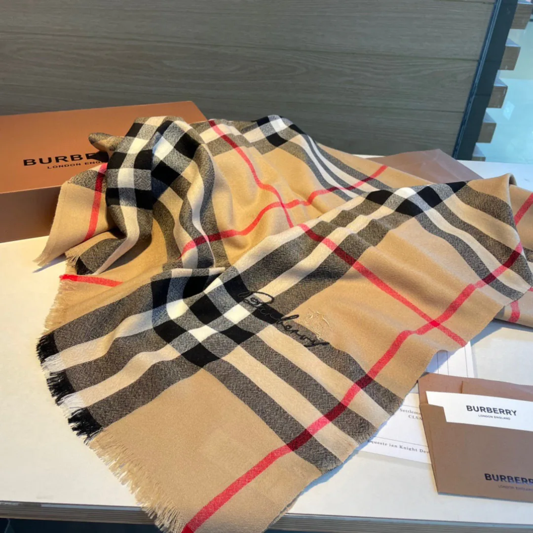 Шарфы Burberry 18449889