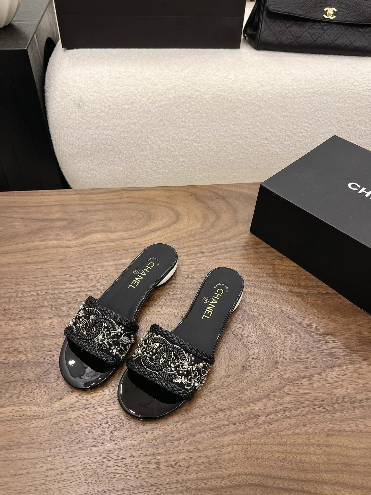 Шлепанцы Женские Chanel 17342690