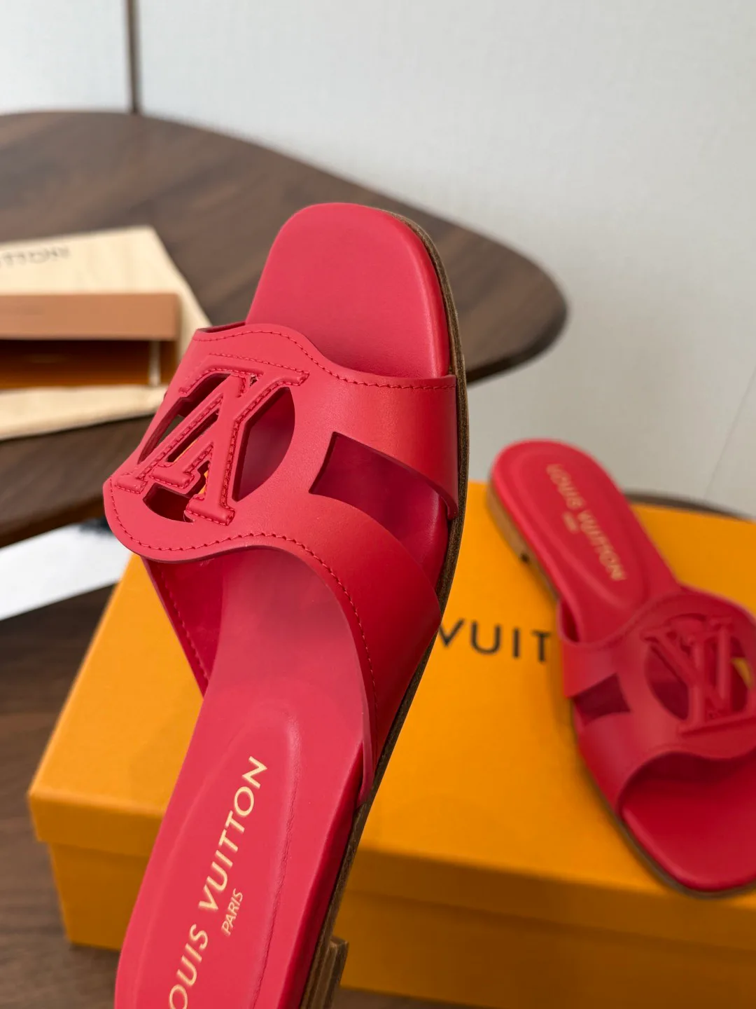 Шлепанцы Женские Louis Vuitton 18687468
