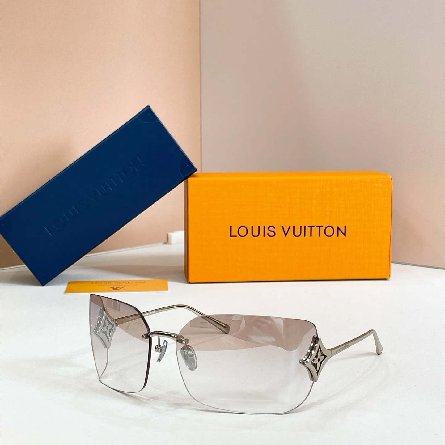 Очки Louis Vuitton 18669965