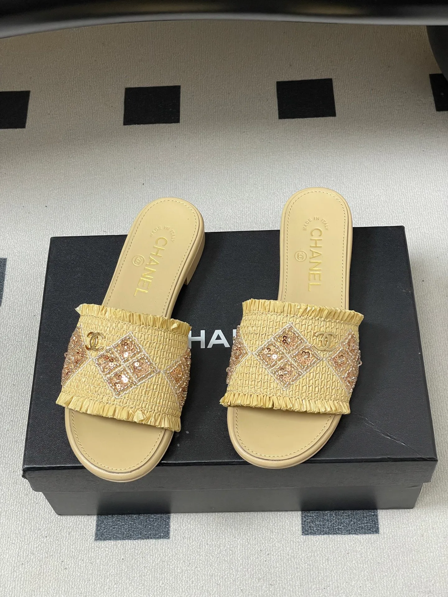 Босоножки Женские Chanel 10993821