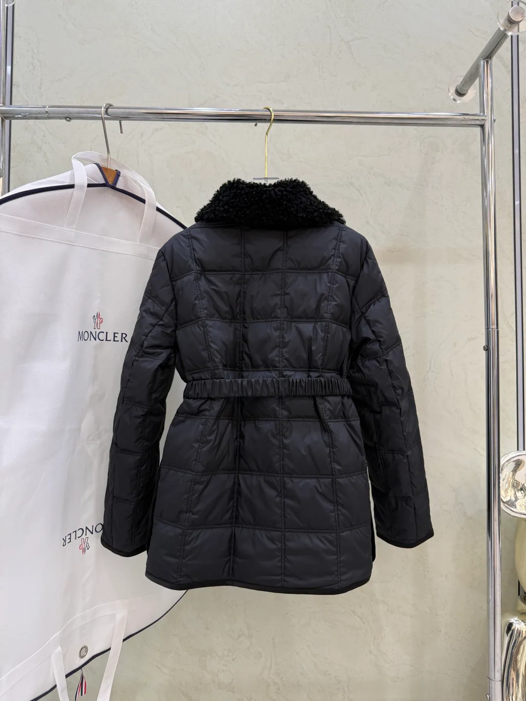 Куртки И Пуховики Мужские Moncler 17937834