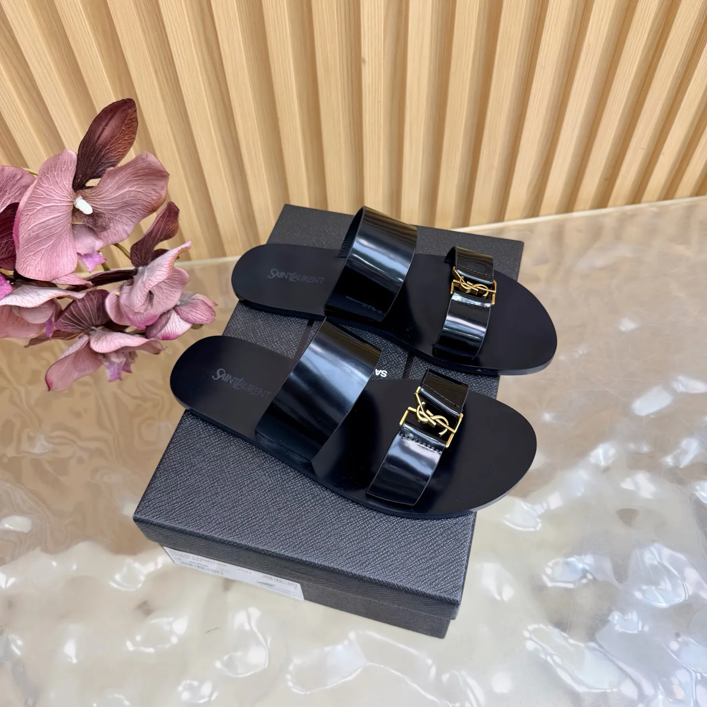 Шлепанцы Женские Saint Laurent 11755427