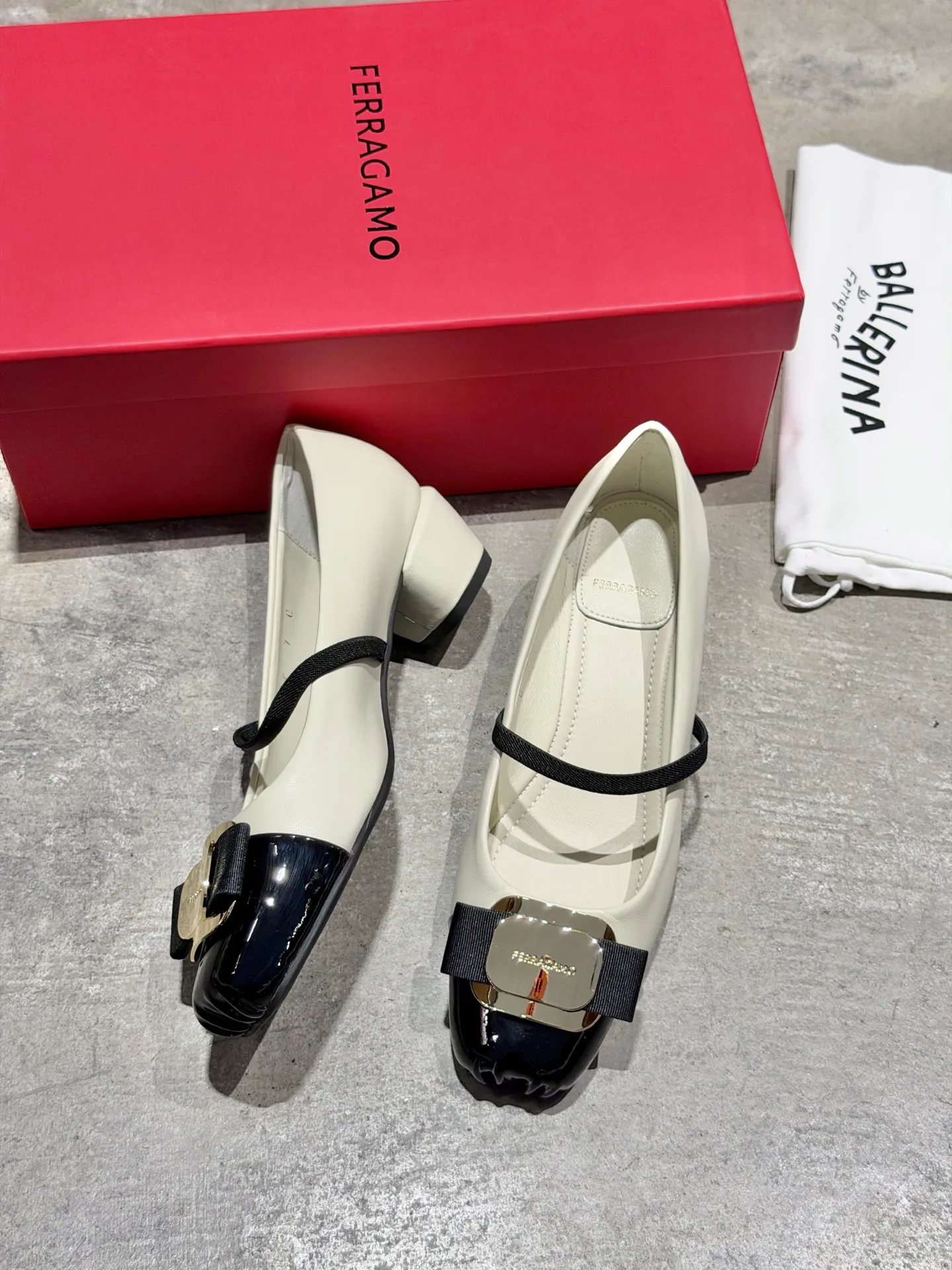Туфли Женские Salvatore Ferragamo 17642553