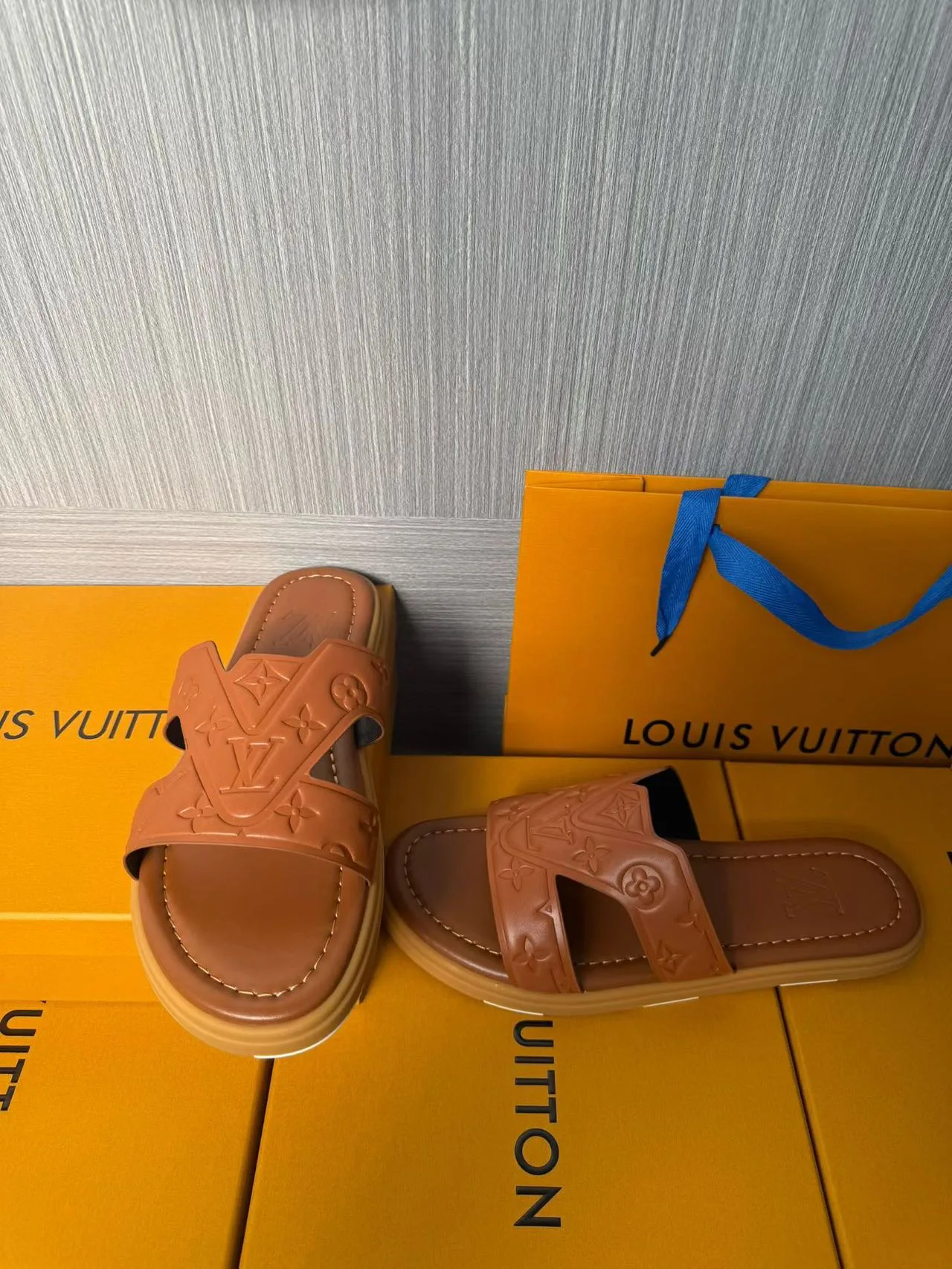 Шлепанцы Женские Louis Vuitton 1310631