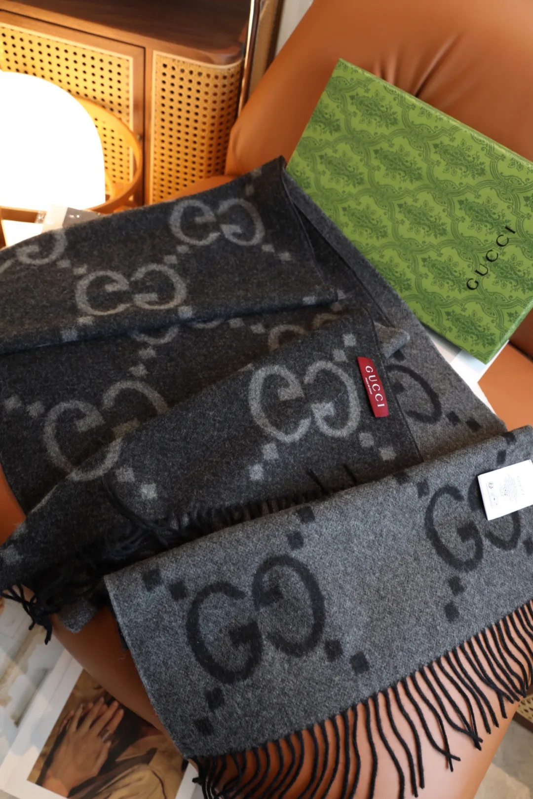 Шарфы Gucci 18265971