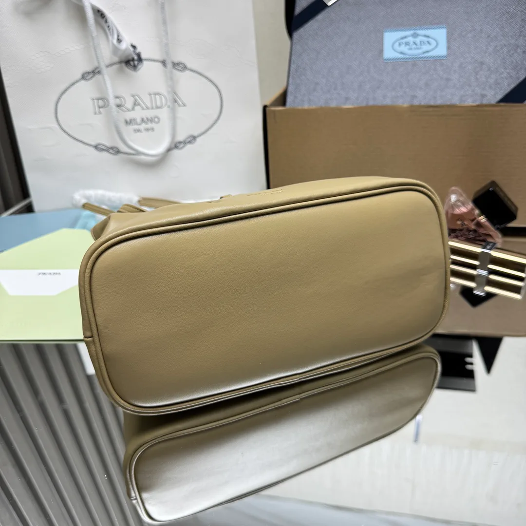 Классические Сумки Женские Prada 11565722