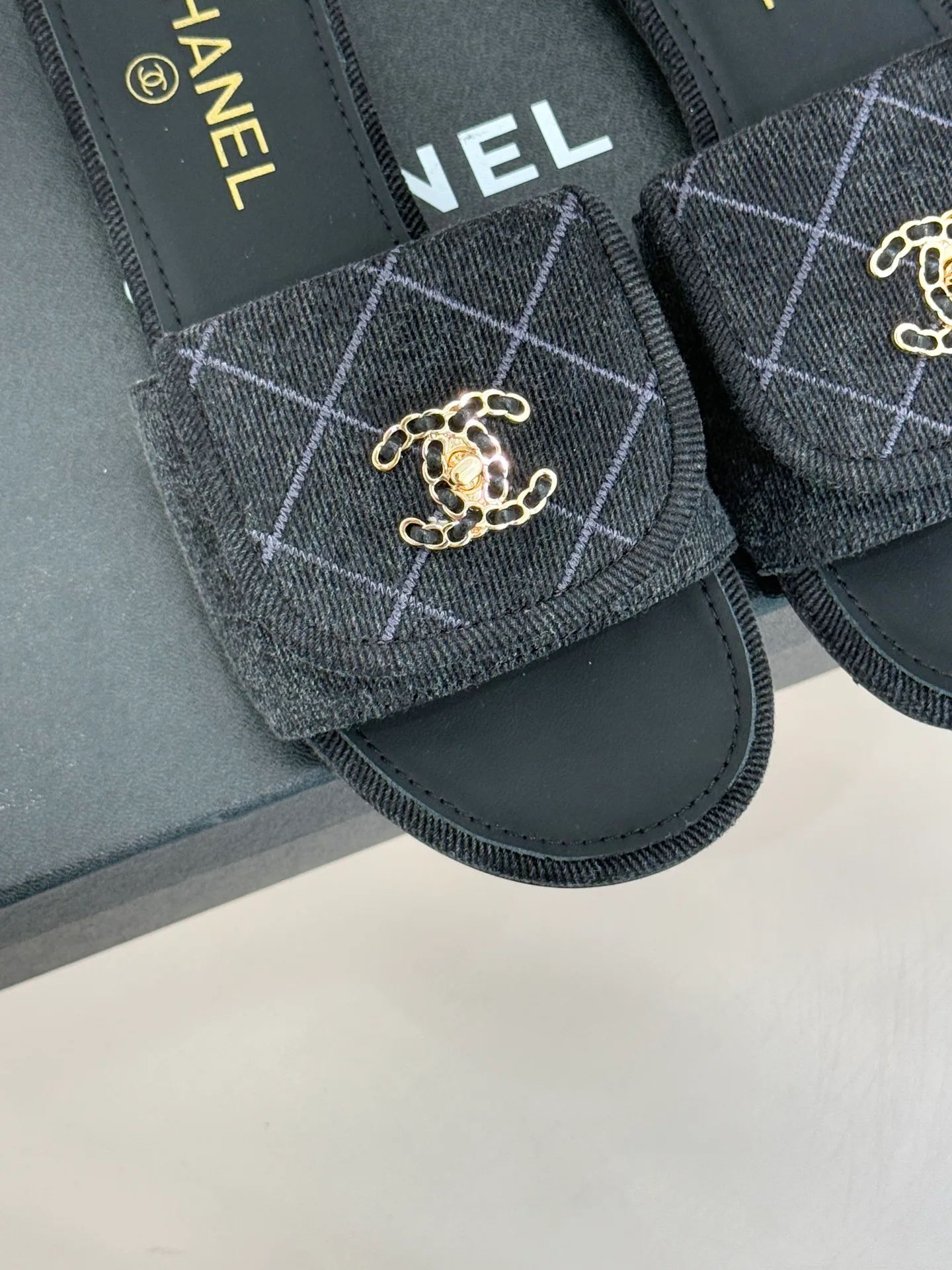 Шлепанцы Женские Chanel 9499382