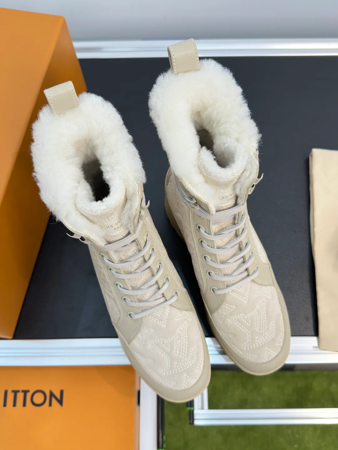Ботинки Женские Louis Vuitton 18719519