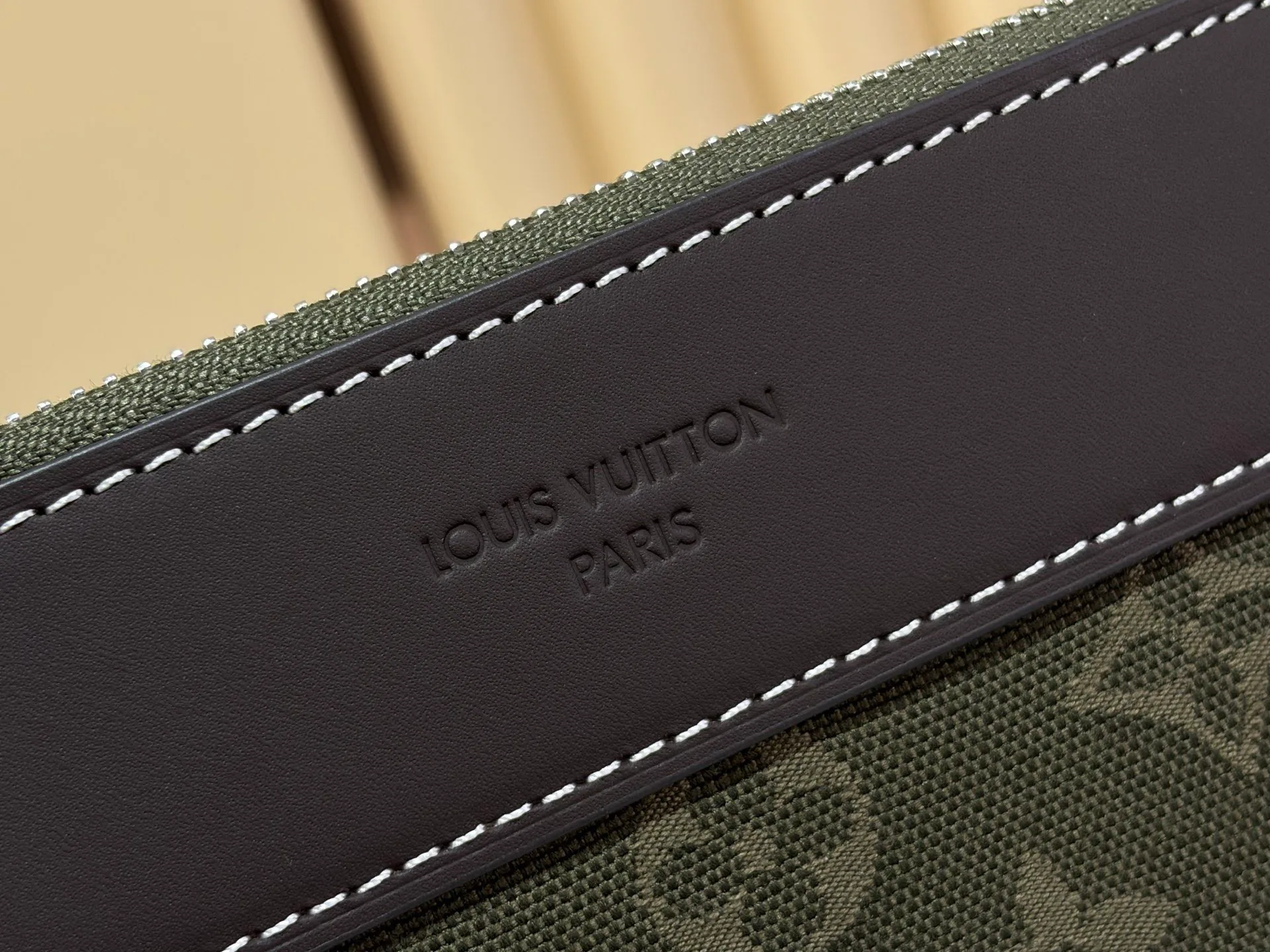Клатчи Женские Louis Vuitton 18955835