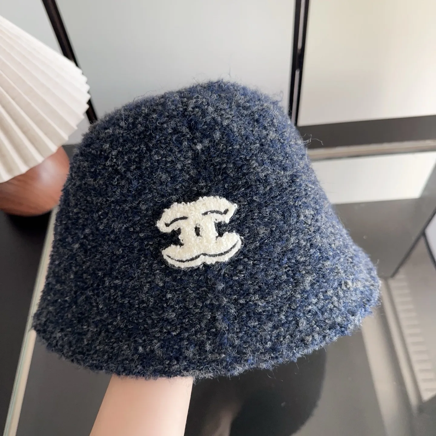 Головные Уборы Chanel 18105708