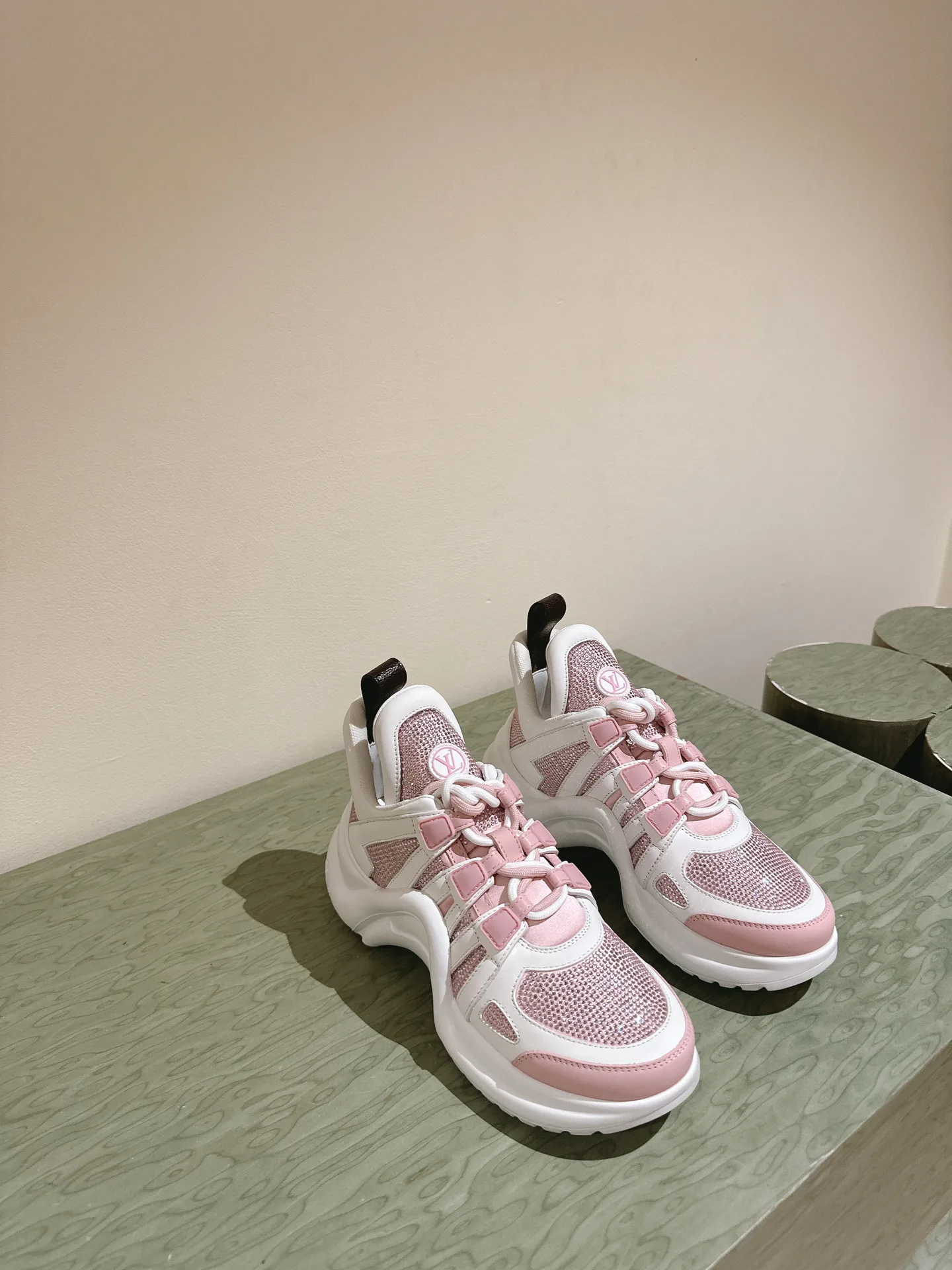 Кроссовки Женские Louis Vuitton 10840485