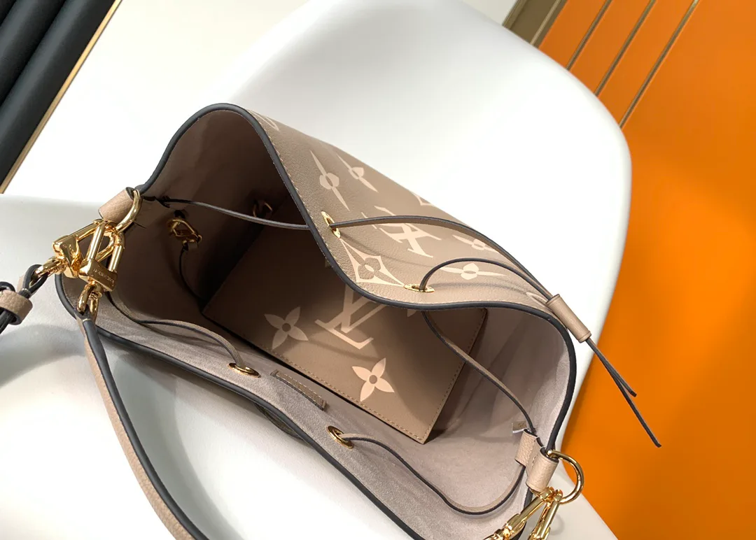 Классические Сумки Женские Louis Vuitton 17806369