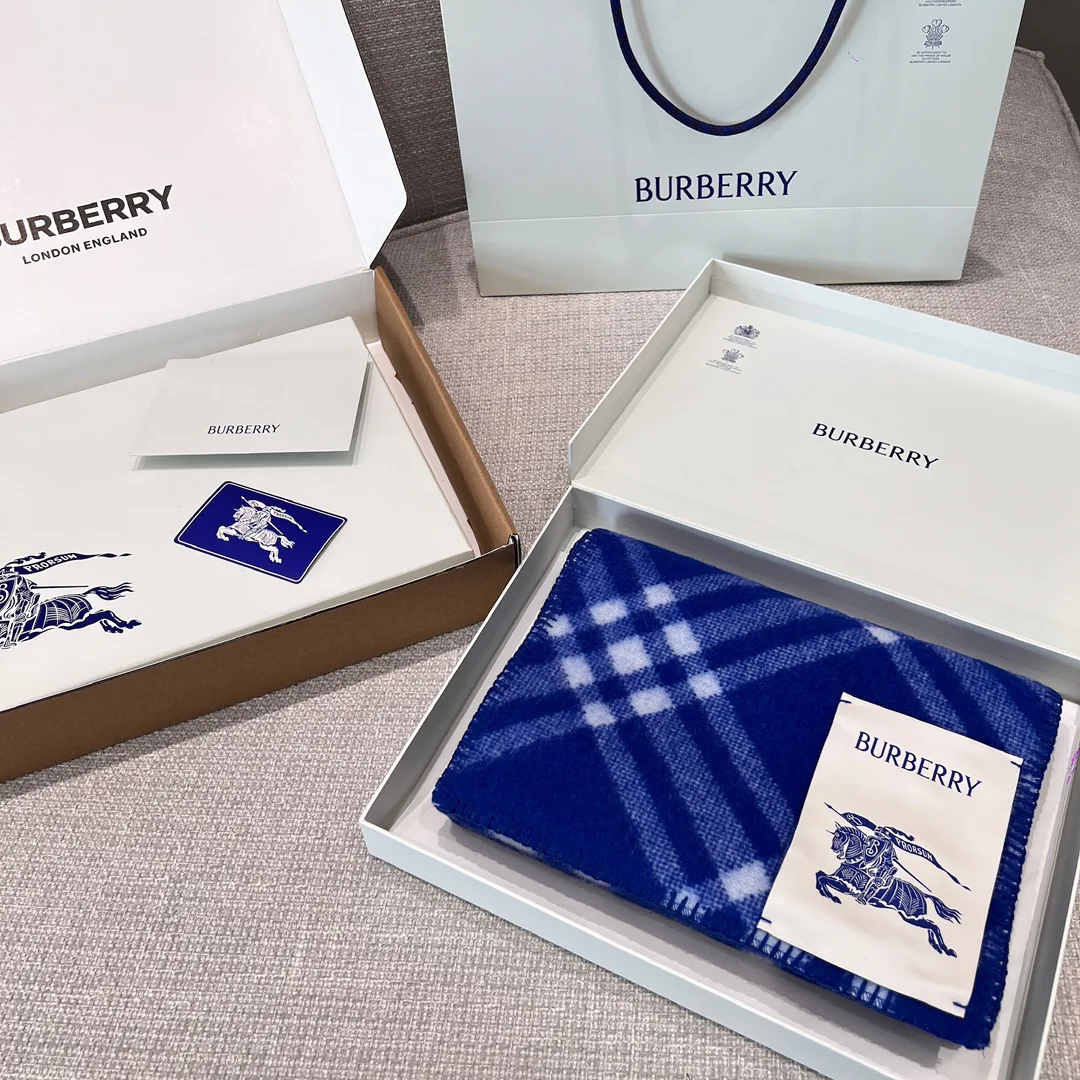 Шарфы Burberry 17945228