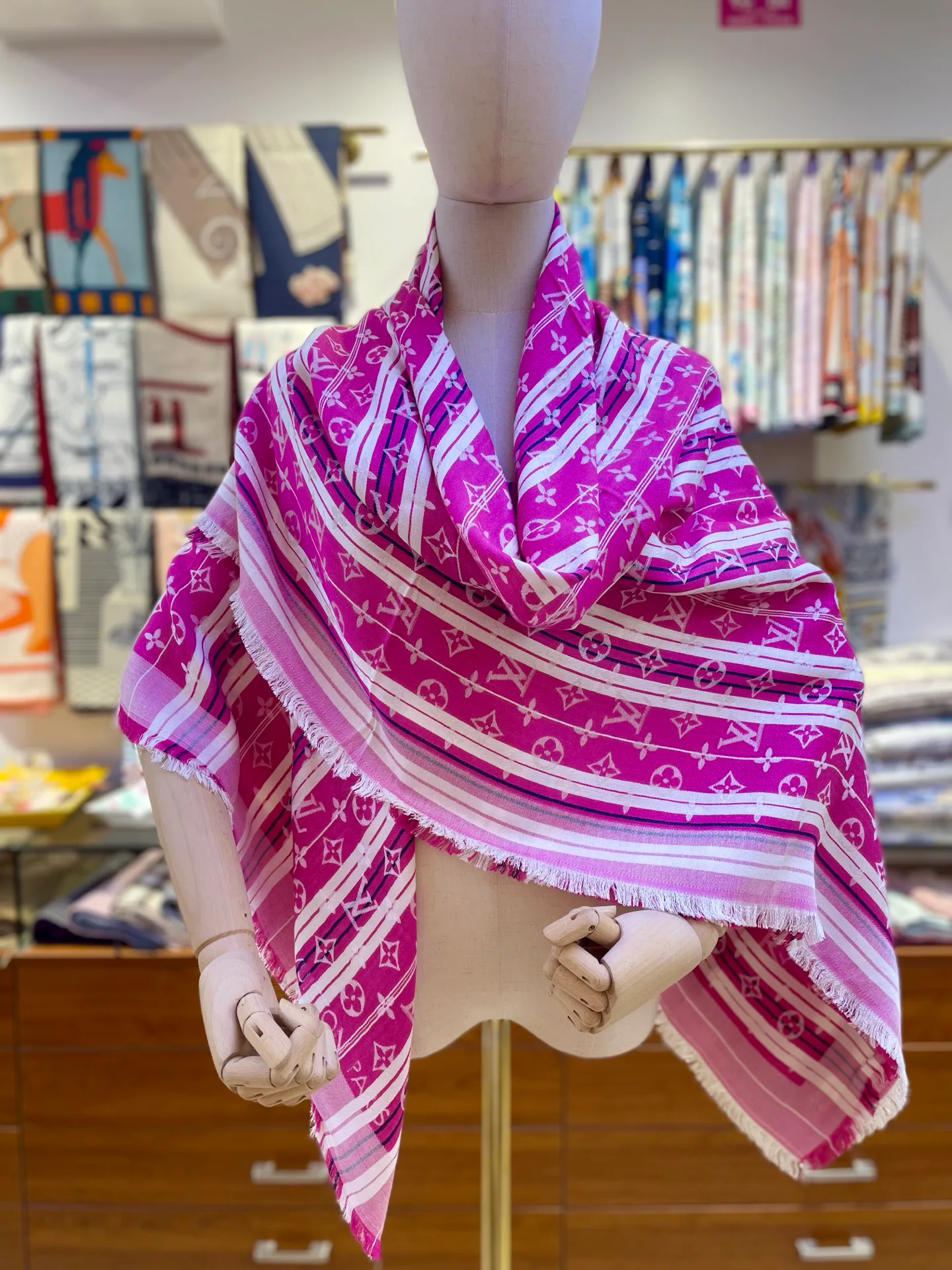 Шарфы Louis Vuitton 4874461