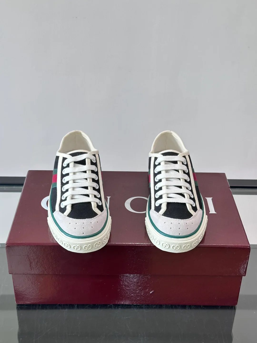 Кроссовки Женские Gucci 17941060