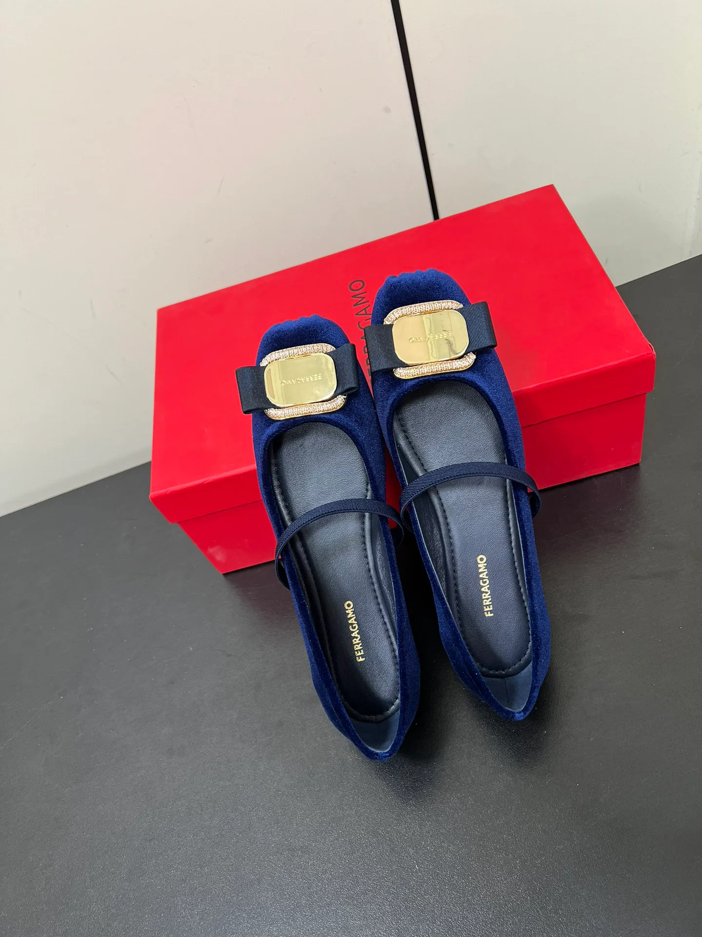 Балетки Женские Salvatore Ferragamo 4281982