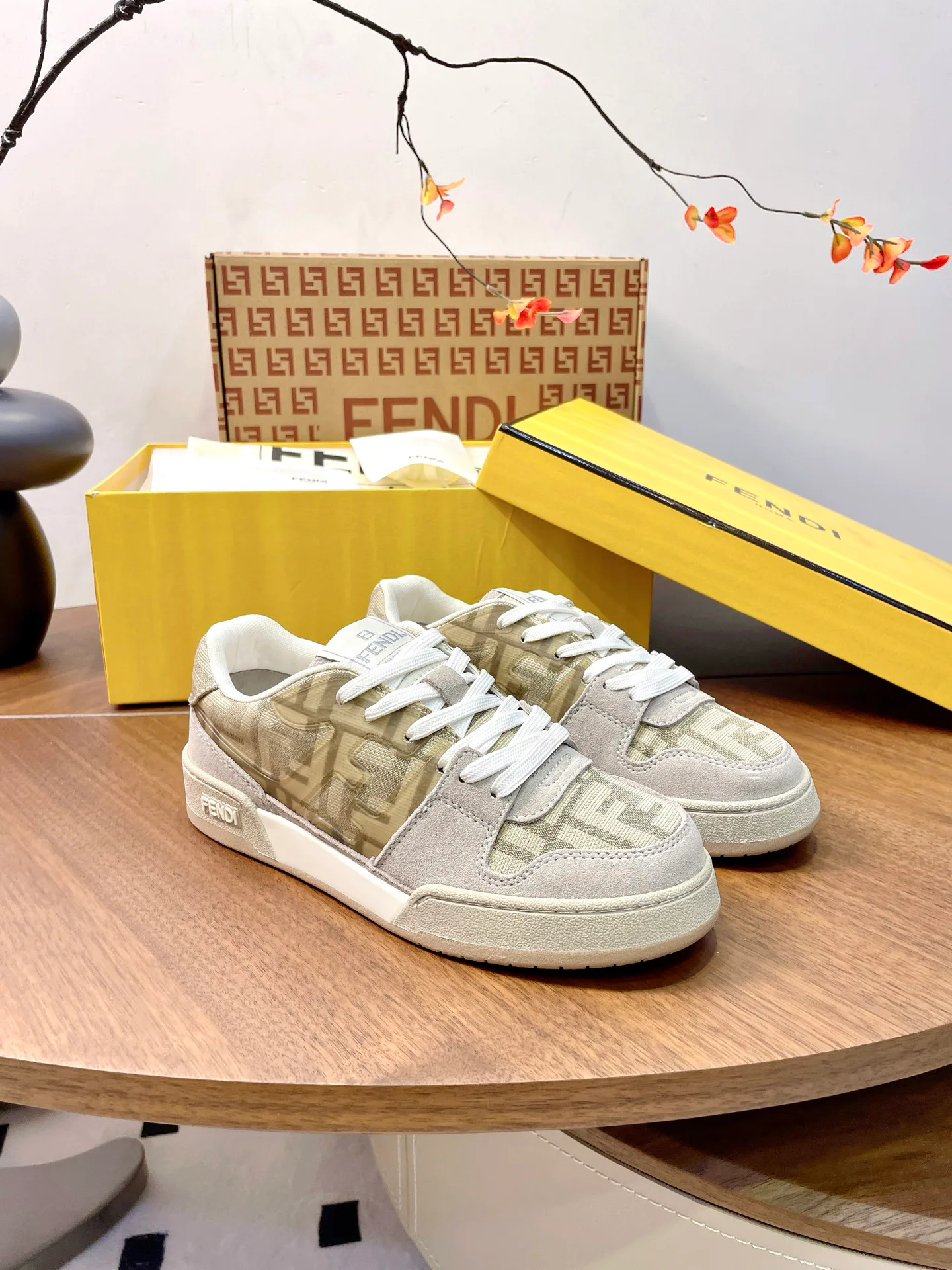 Кроссовки Женские Fendi 17957352