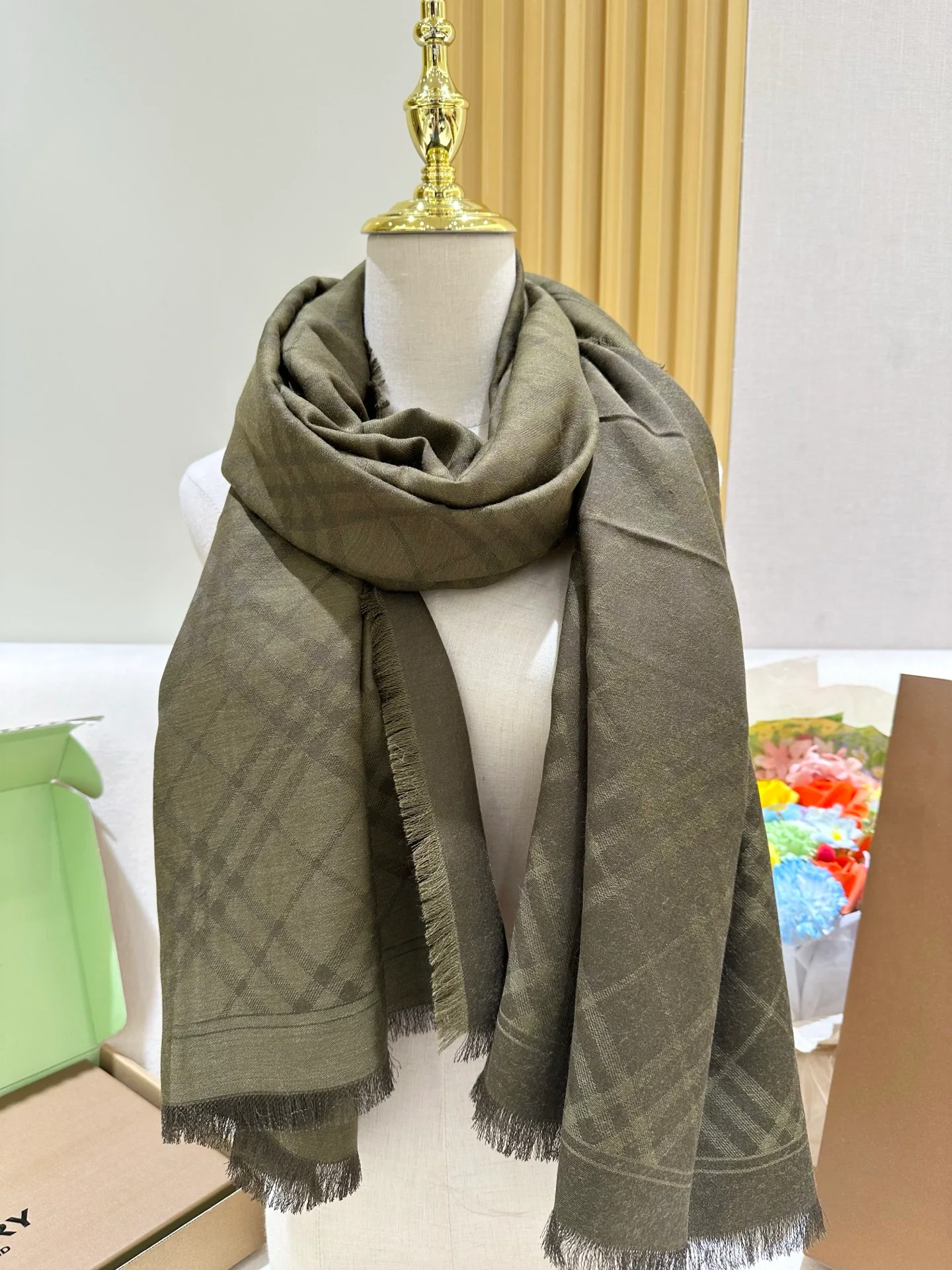 Шарфы Burberry 17916826