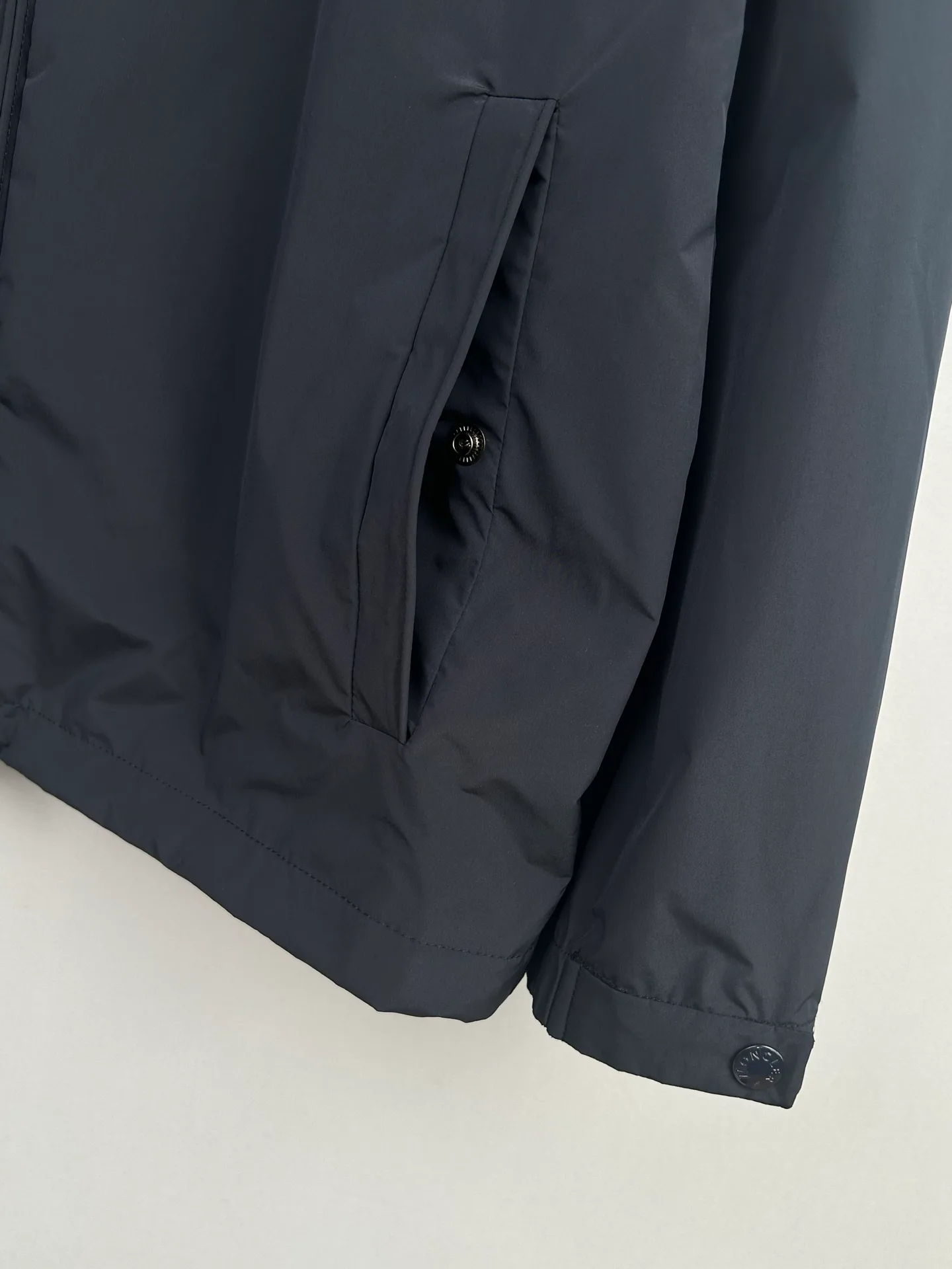 Куртки И Пуховики Мужские Moncler 13137533