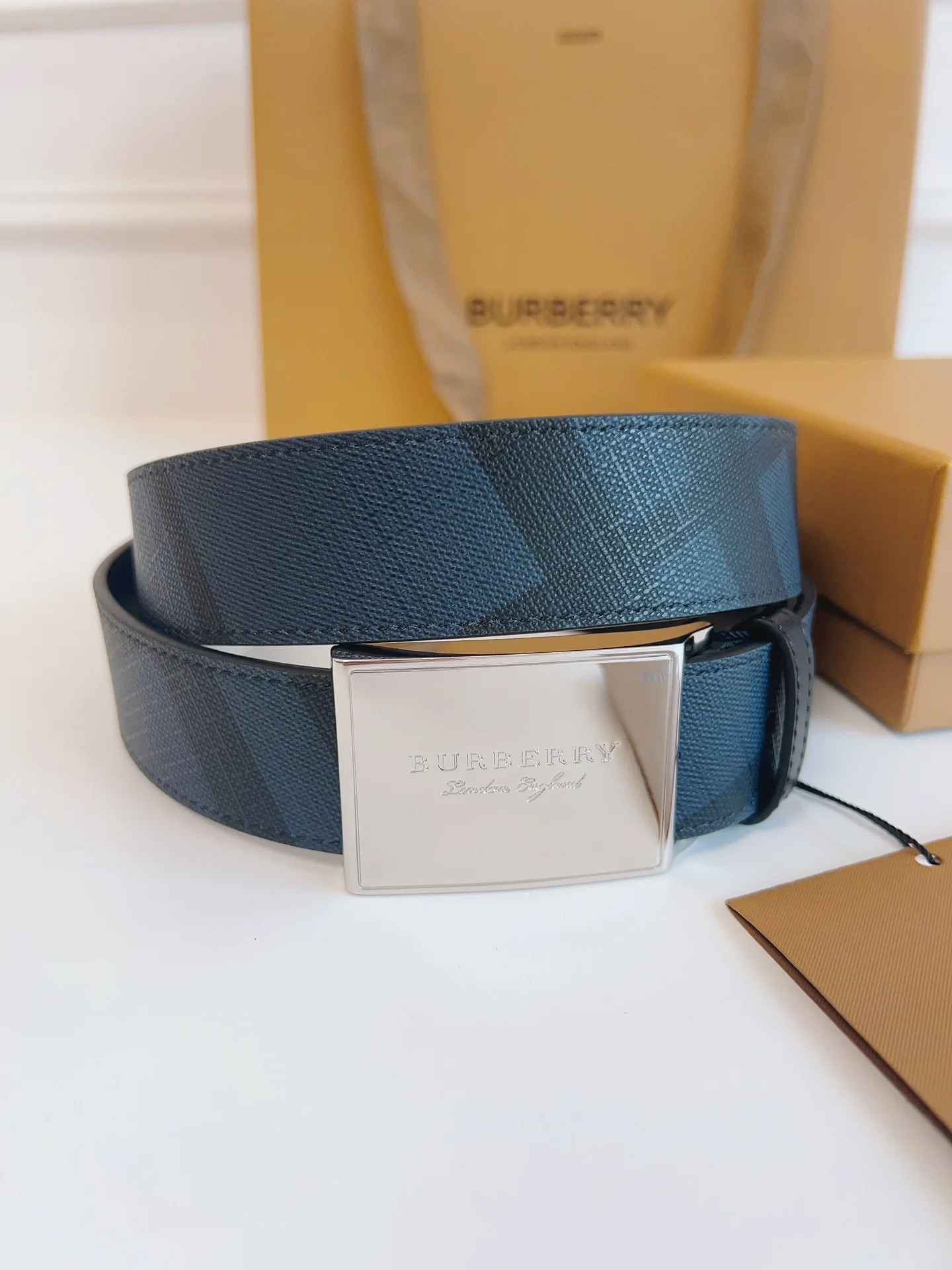 Ремни Burberry 15300