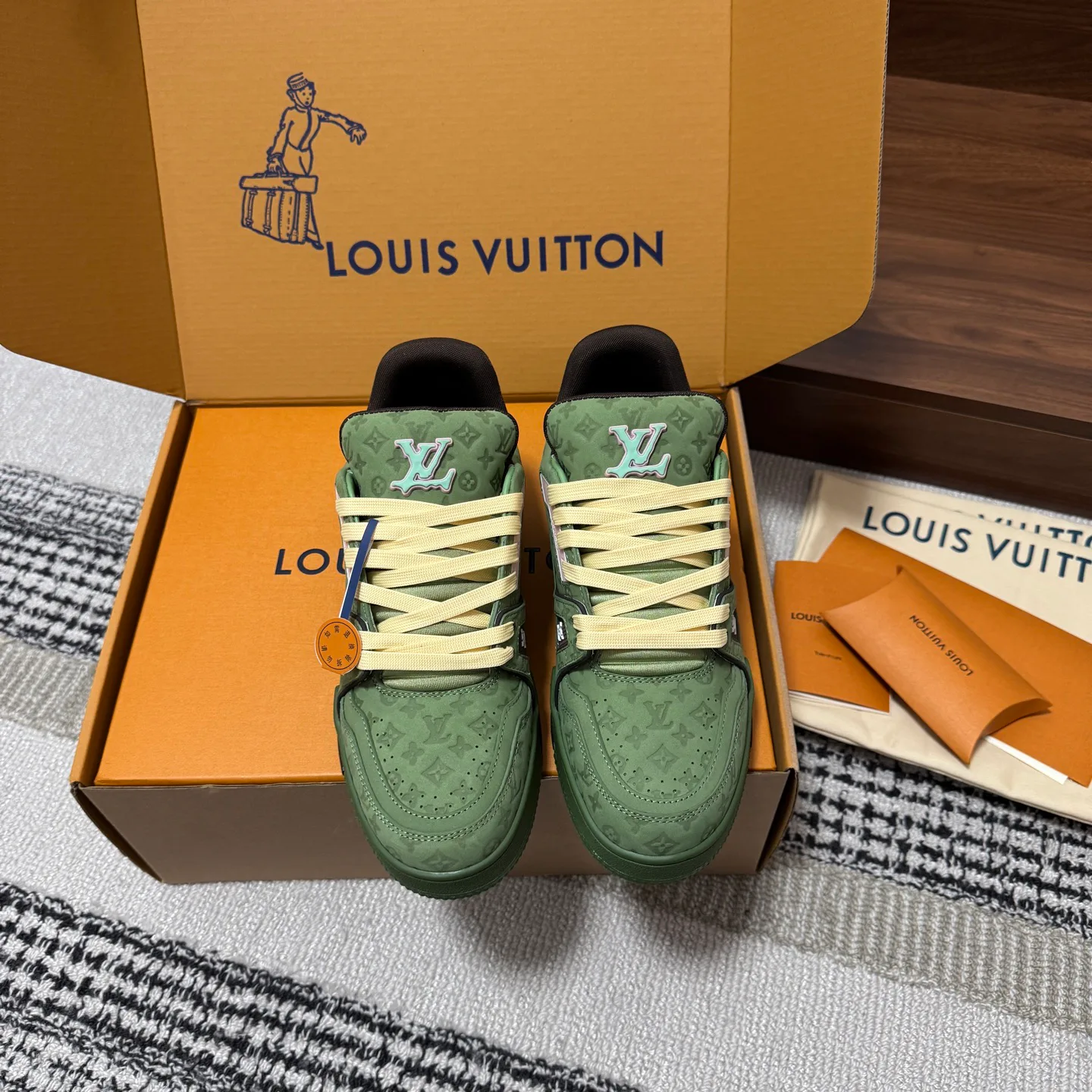 Кроссовки Женские Louis Vuitton 1546829