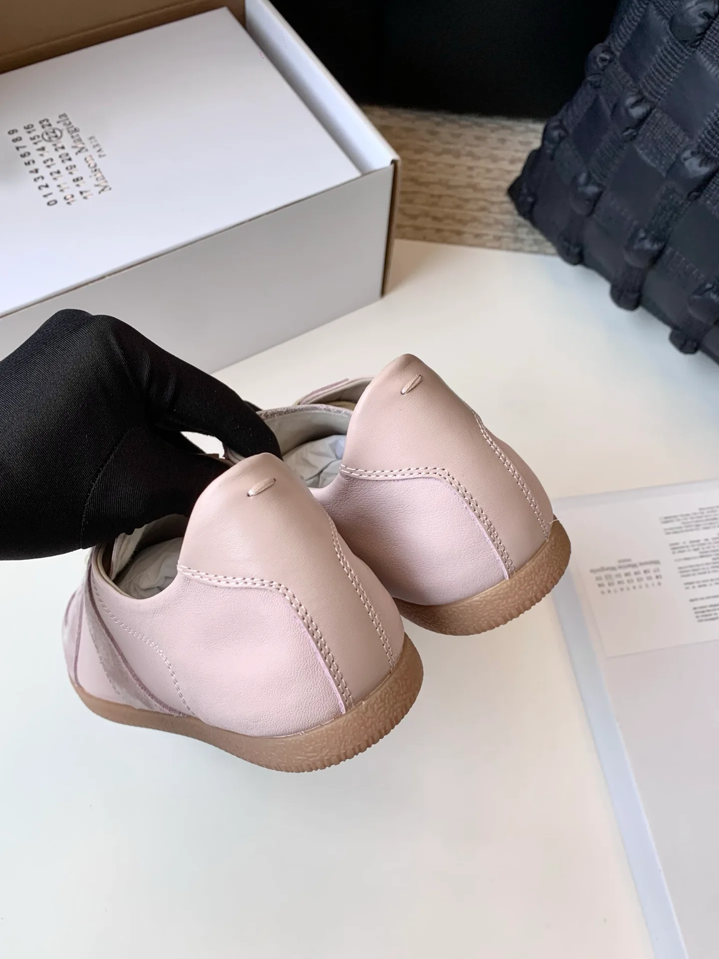 Кроссовки Женские Maison Margiela 17628618