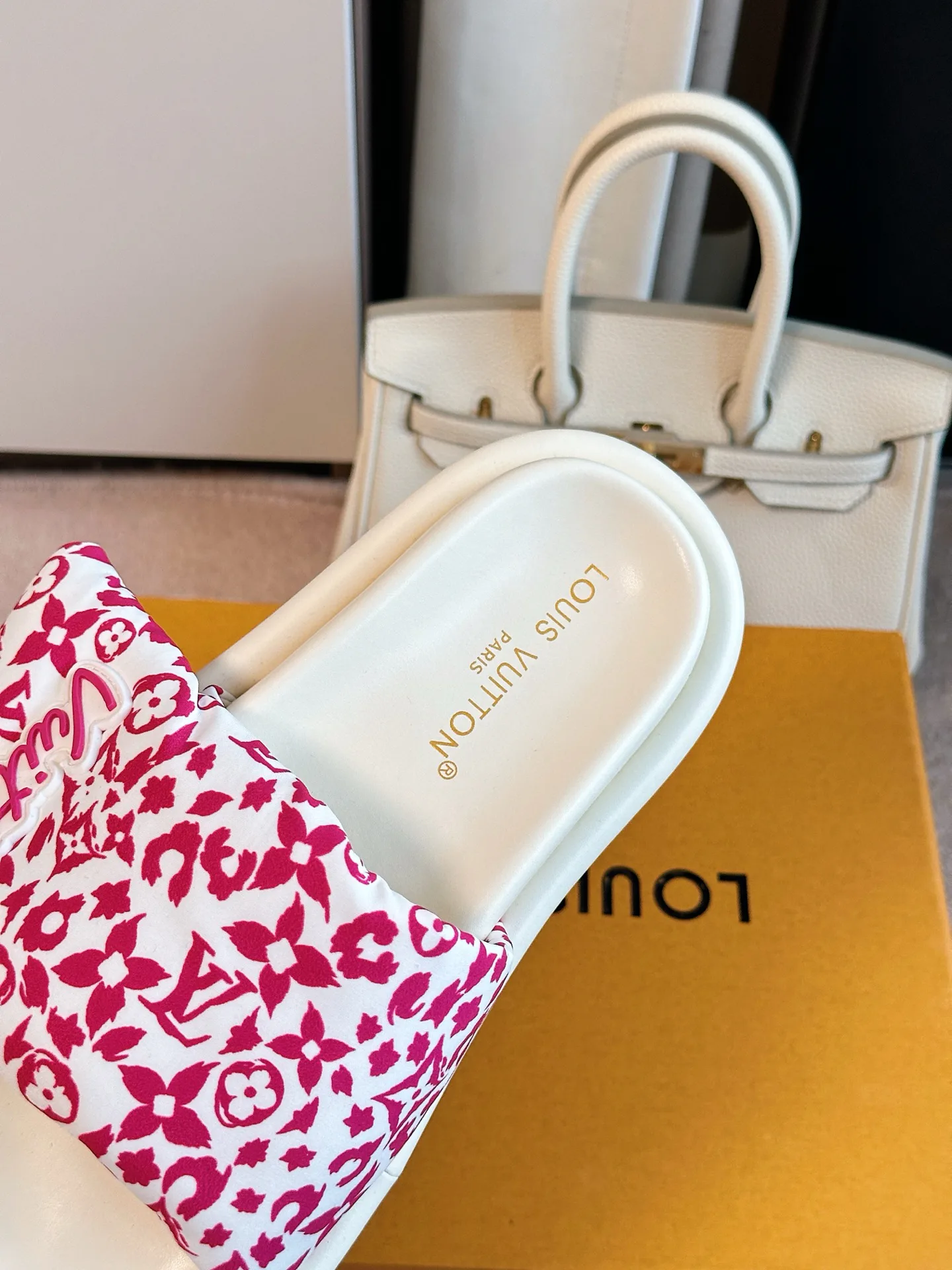 Шлепанцы Женские Louis Vuitton 14335150
