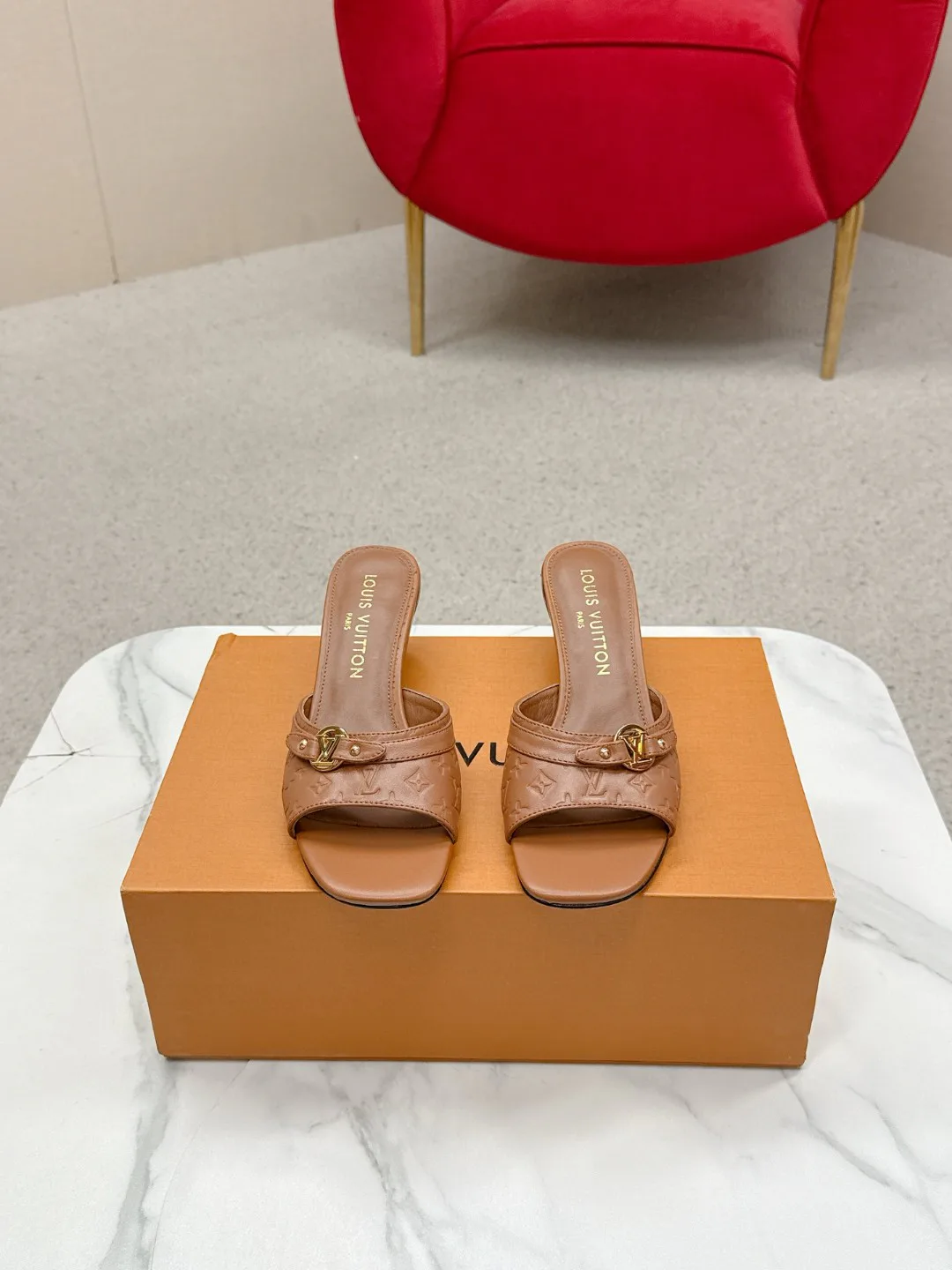 Босоножки Женские Louis Vuitton 1385762