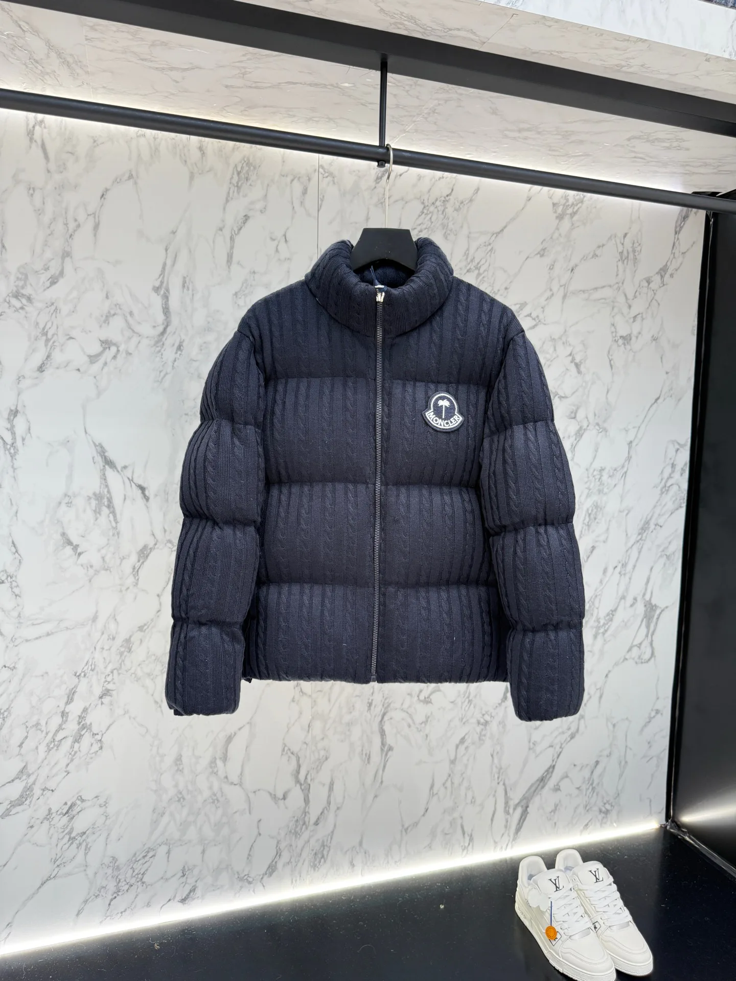 Куртки И Пуховики Мужские Moncler 18188651