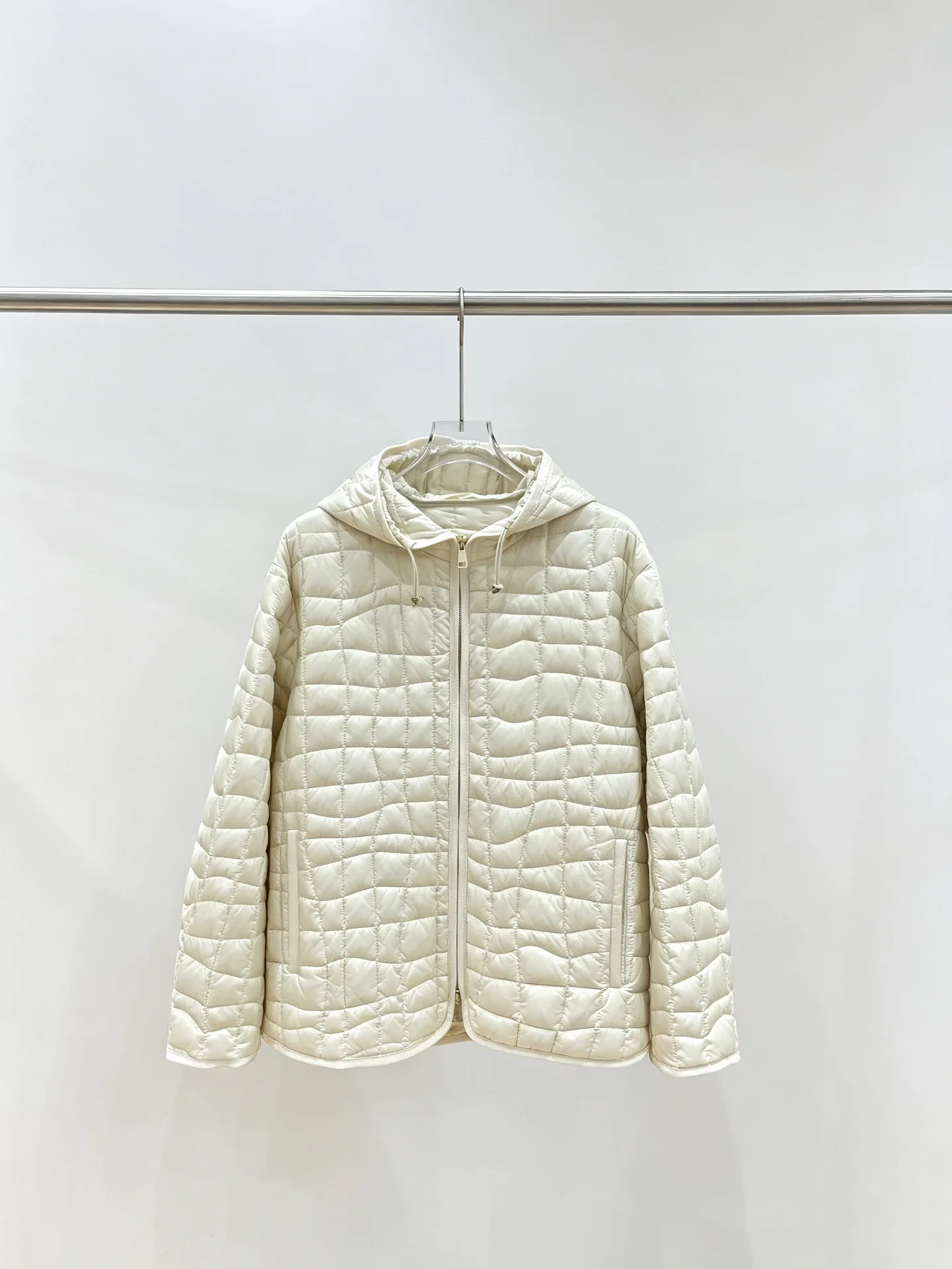 Куртки И Пуховики Женские Moncler 18849943