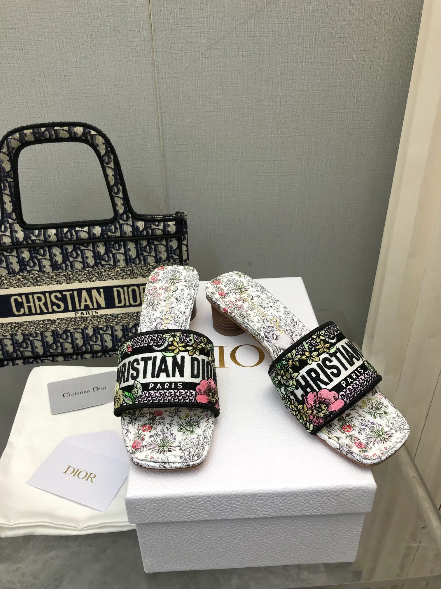 Босоножки Женские Christian Dior 18633986