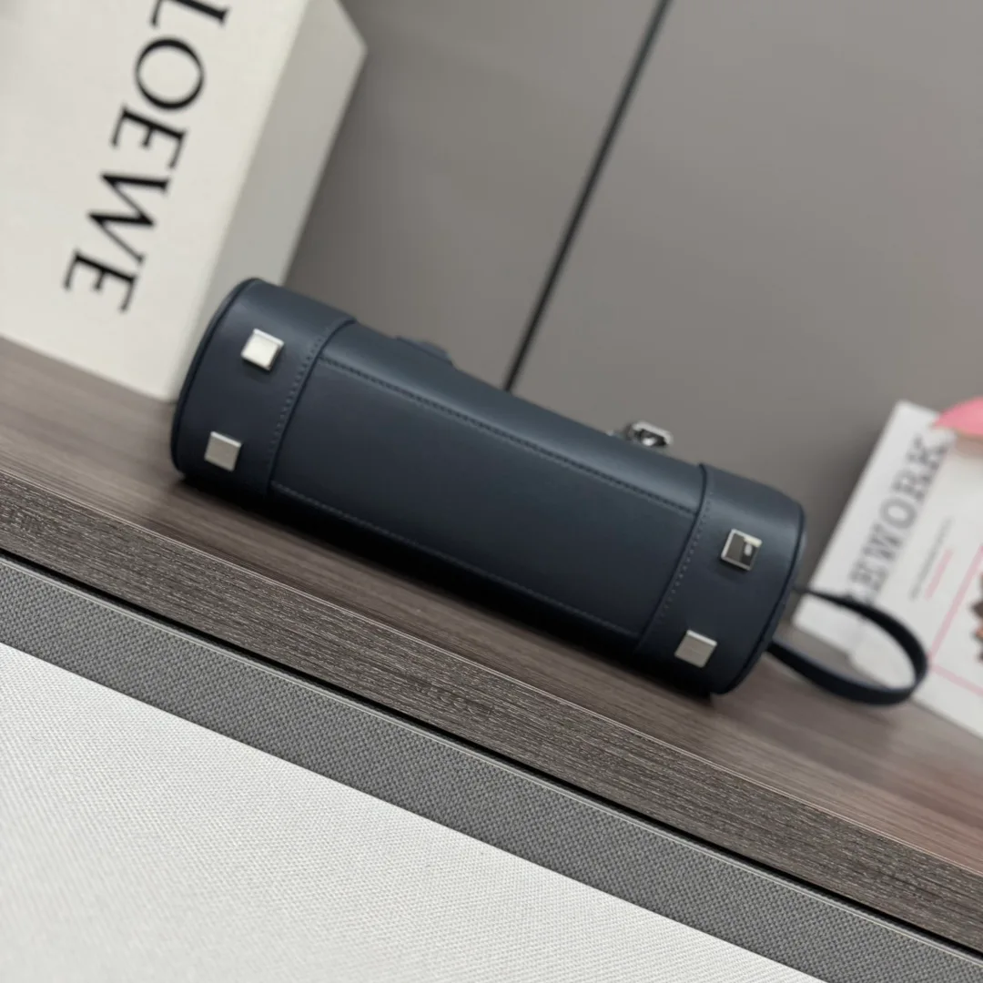 Классические Сумки Женские Loewe 11674482