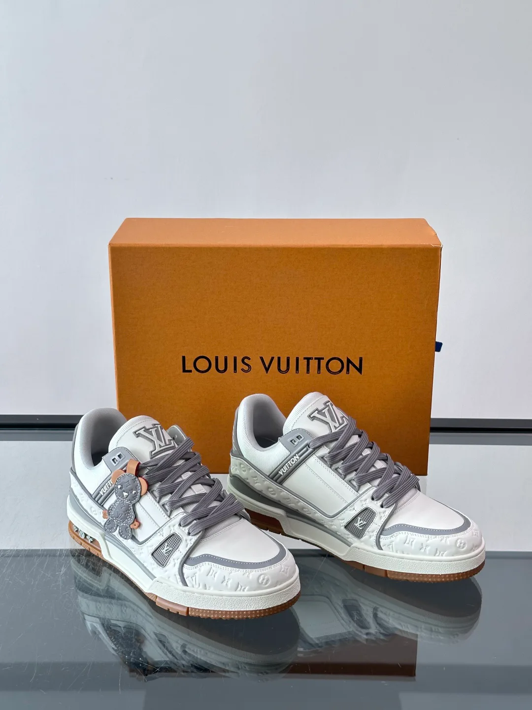 Кроссовки Женские Louis Vuitton 18102724