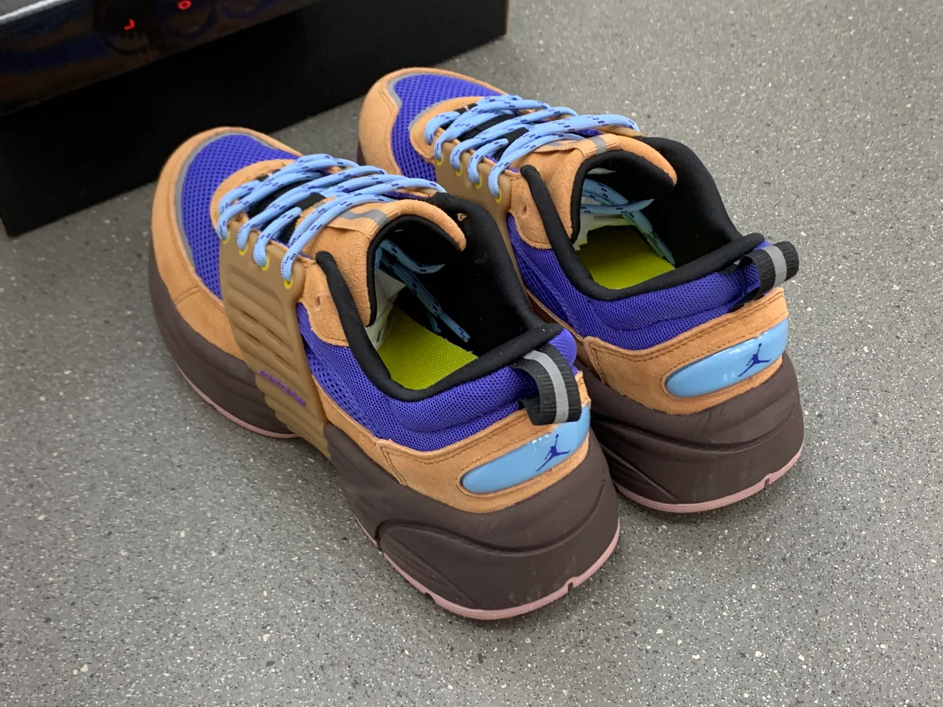 Кроссовки Женские Air Jordan 1261111