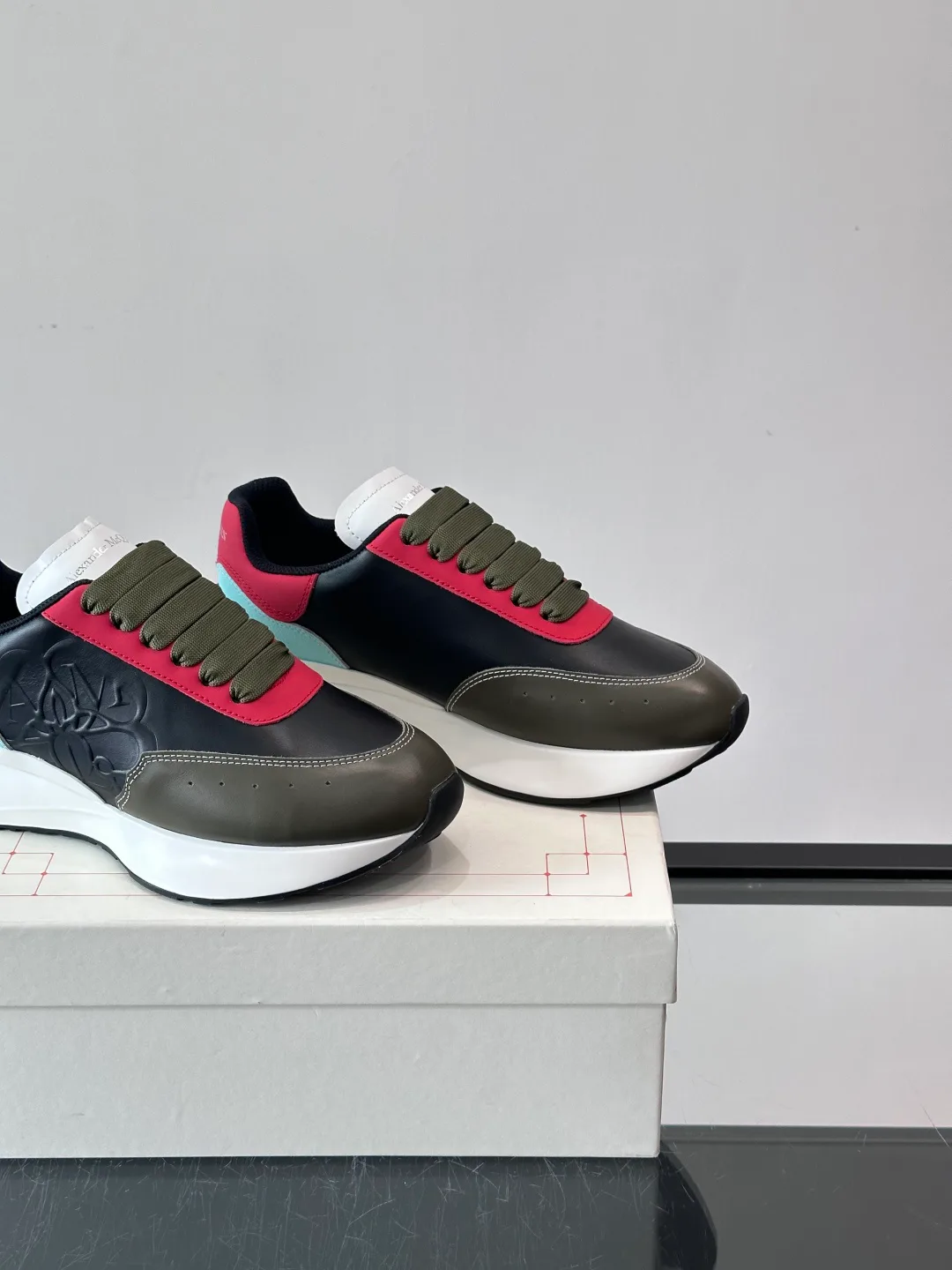 Кроссовки Женские Alexander Mcqueen 469783