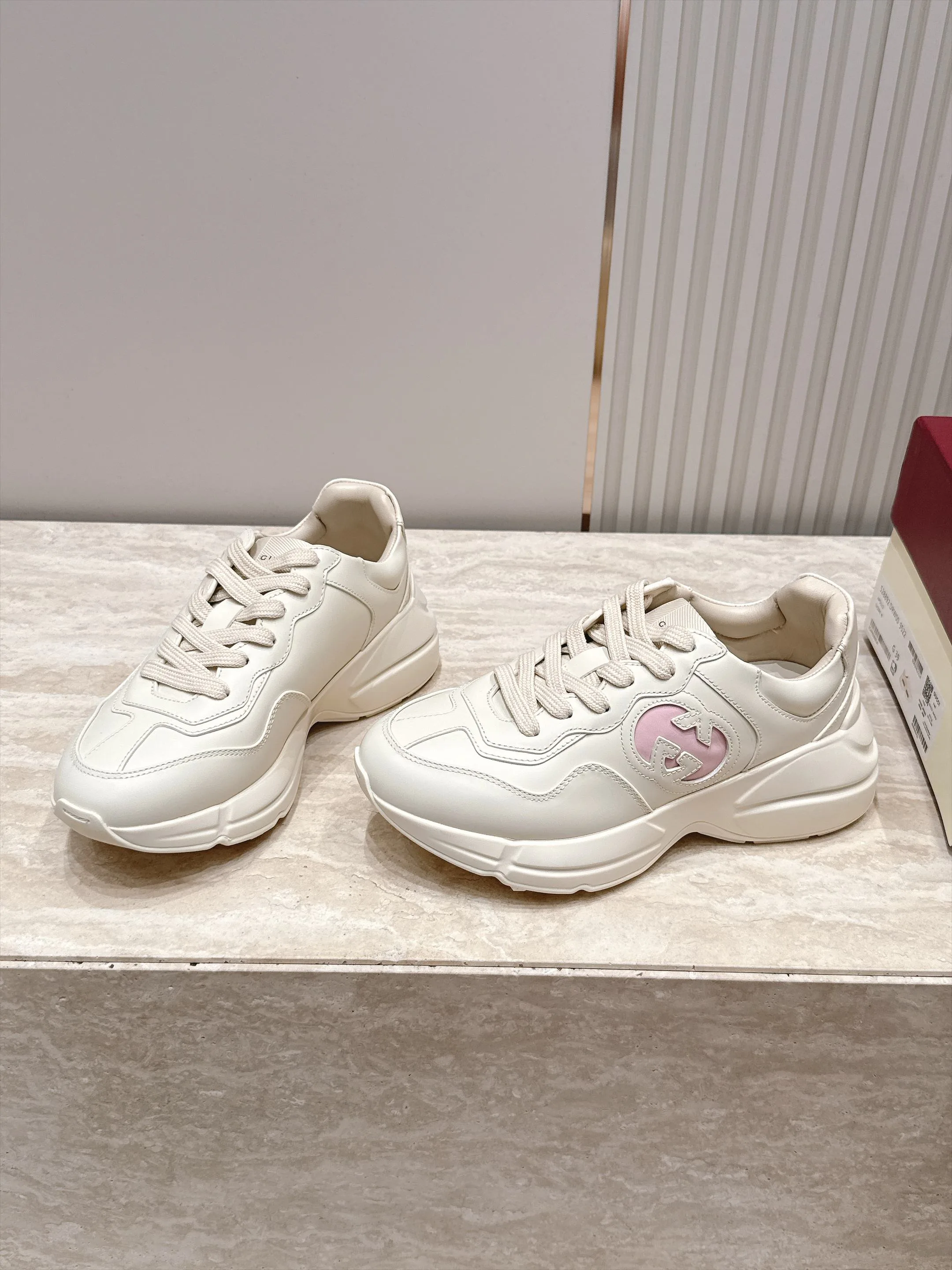 Кроссовки Женские Gucci 18025257