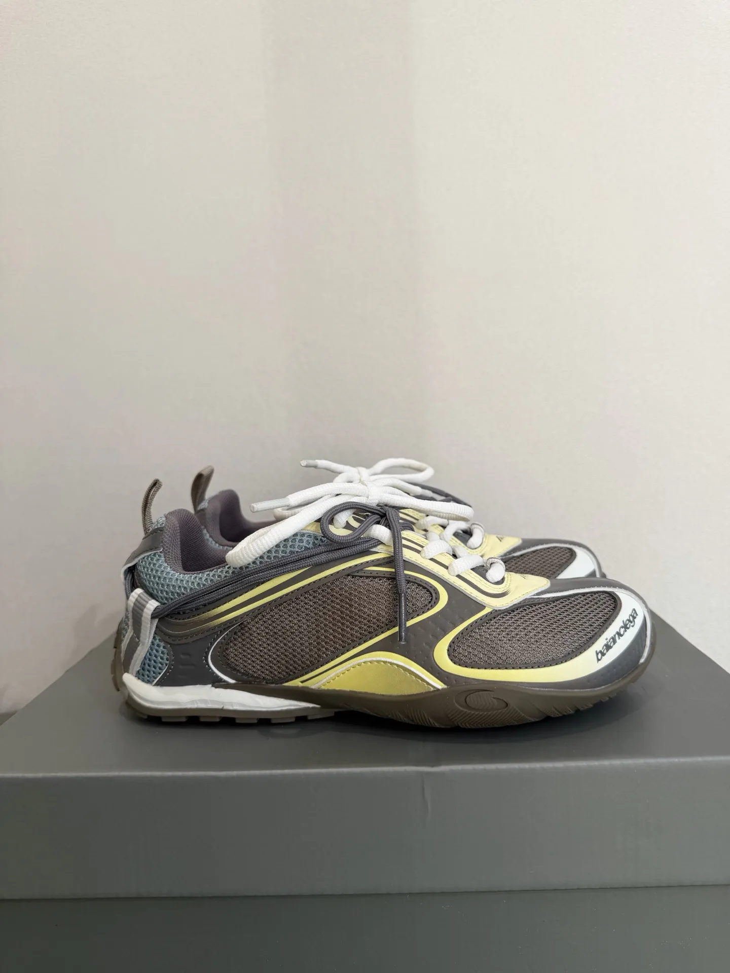 Кроссовки Женские Balenciaga 11911496